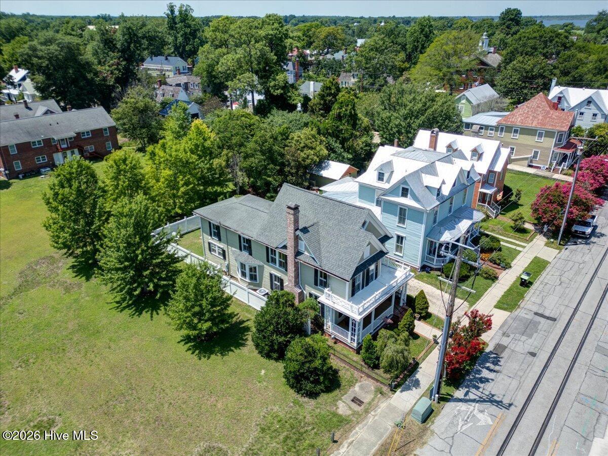405 Hancock Street Property Photo 37