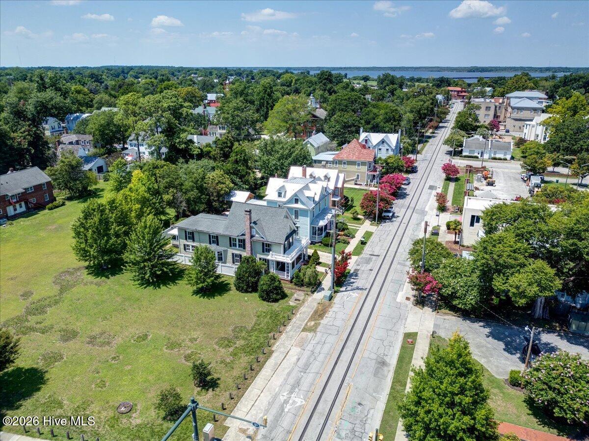 405 Hancock Street Property Photo 39