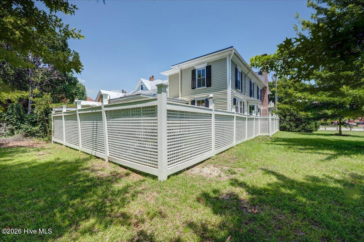405 Hancock Street Property Photo 41
