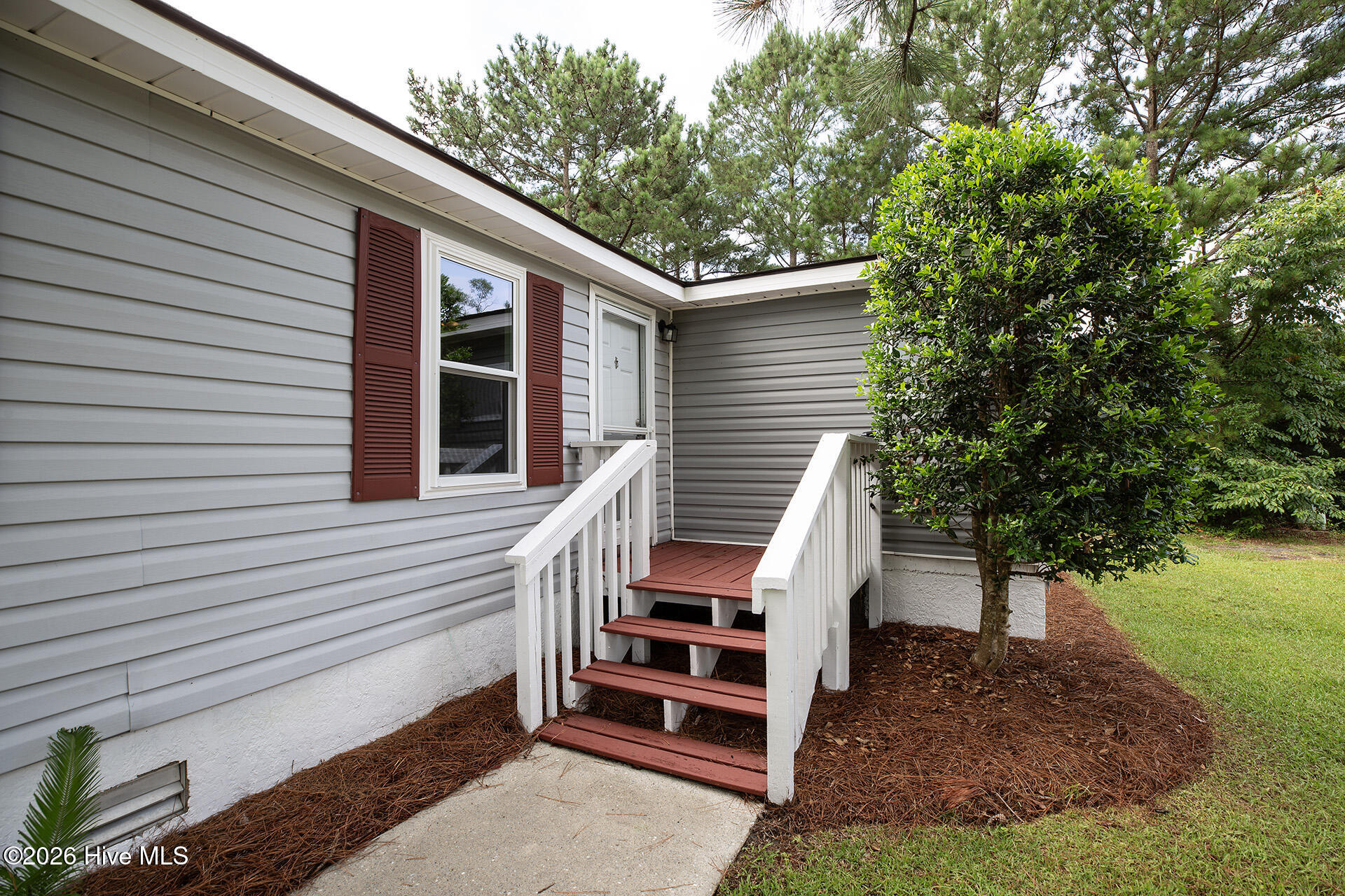 406 Ensign Court Property Photo 6