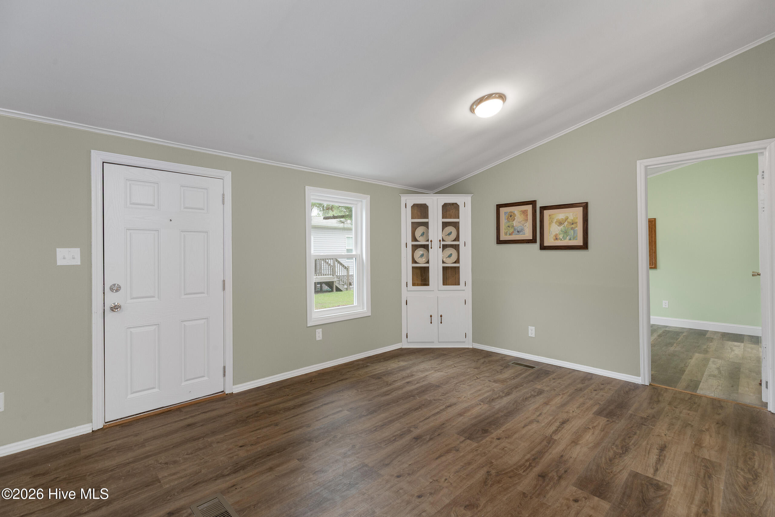 406 Ensign Court Property Photo 9