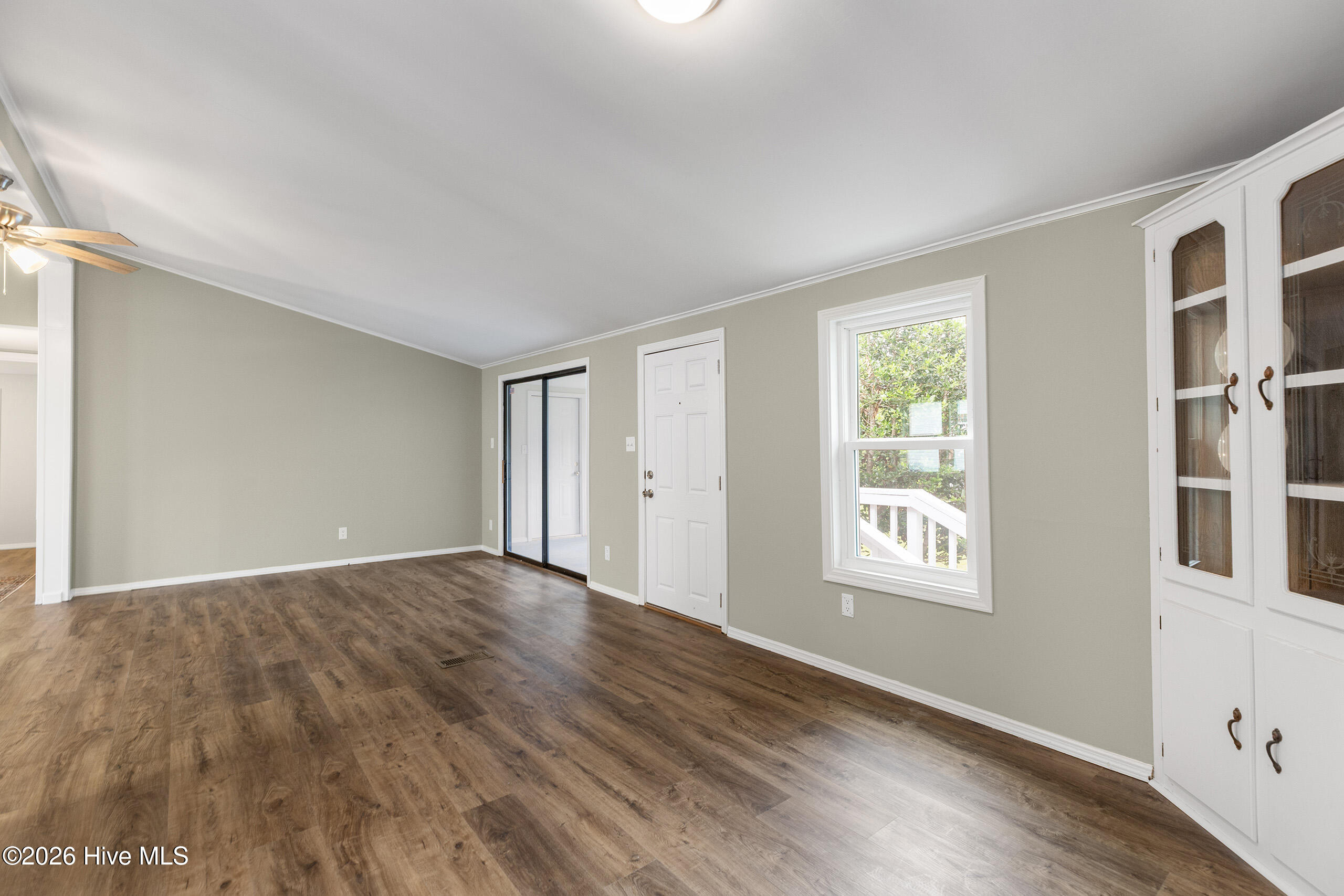 406 Ensign Court Property Photo 10