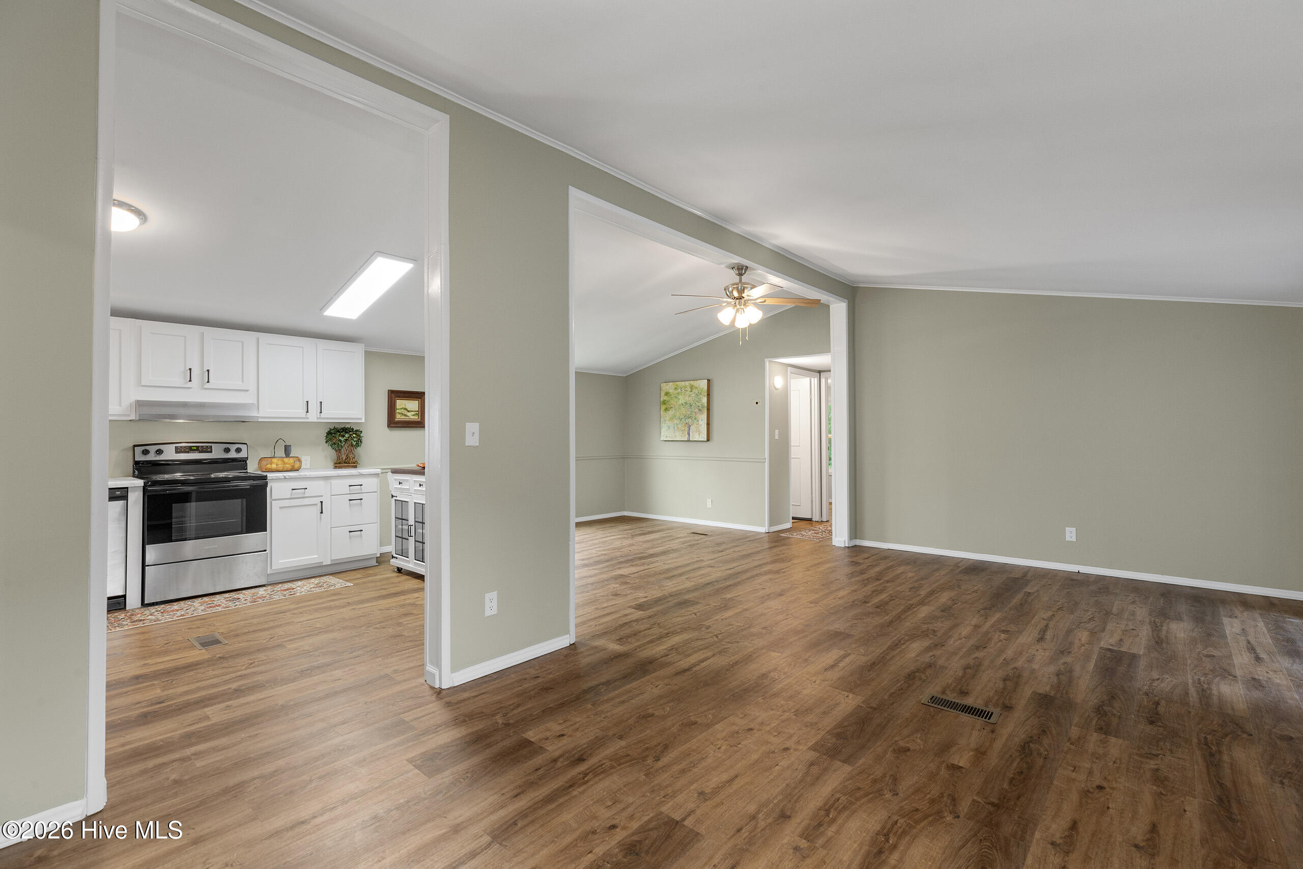 406 Ensign Court Property Photo 11