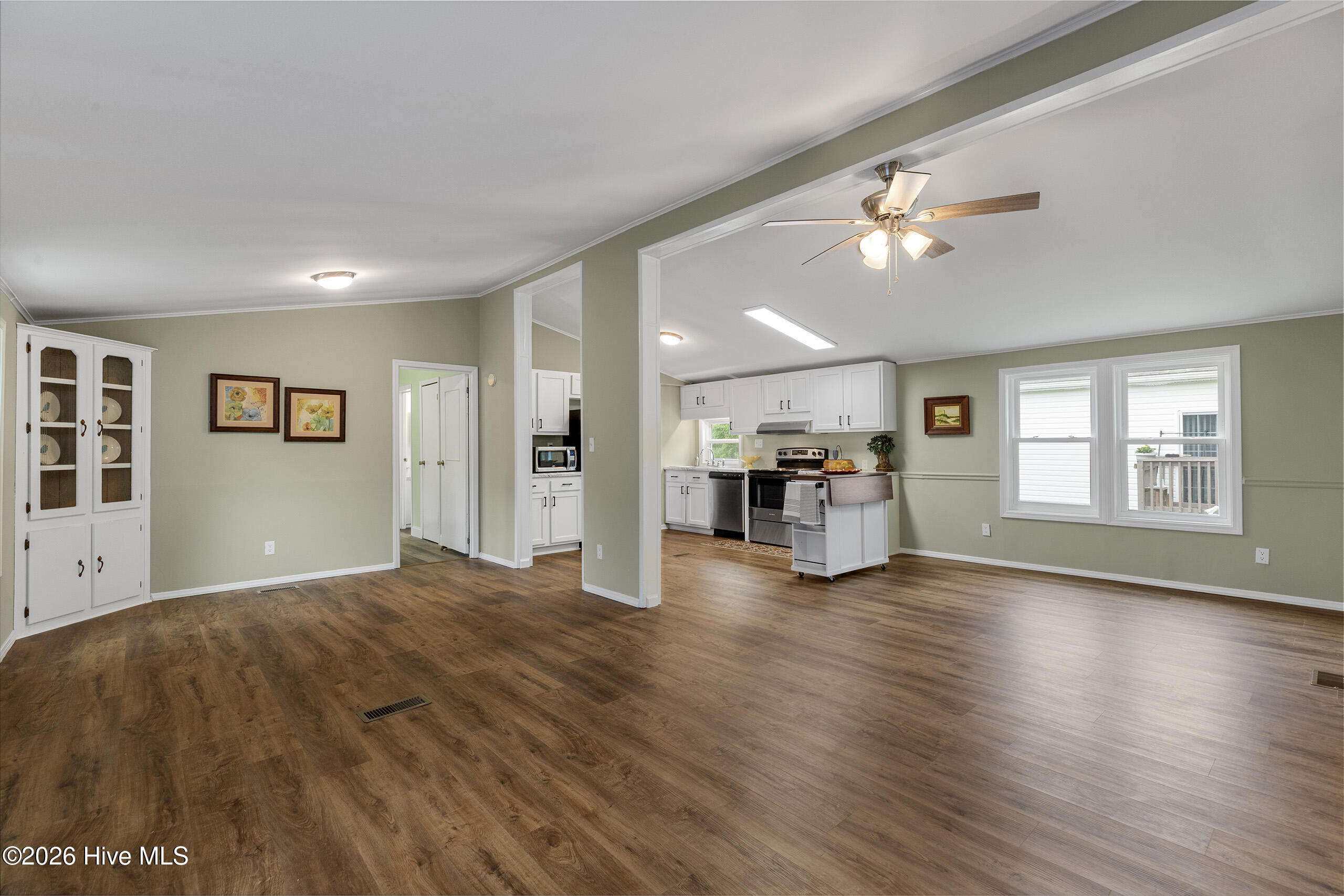 406 Ensign Court Property Photo 12