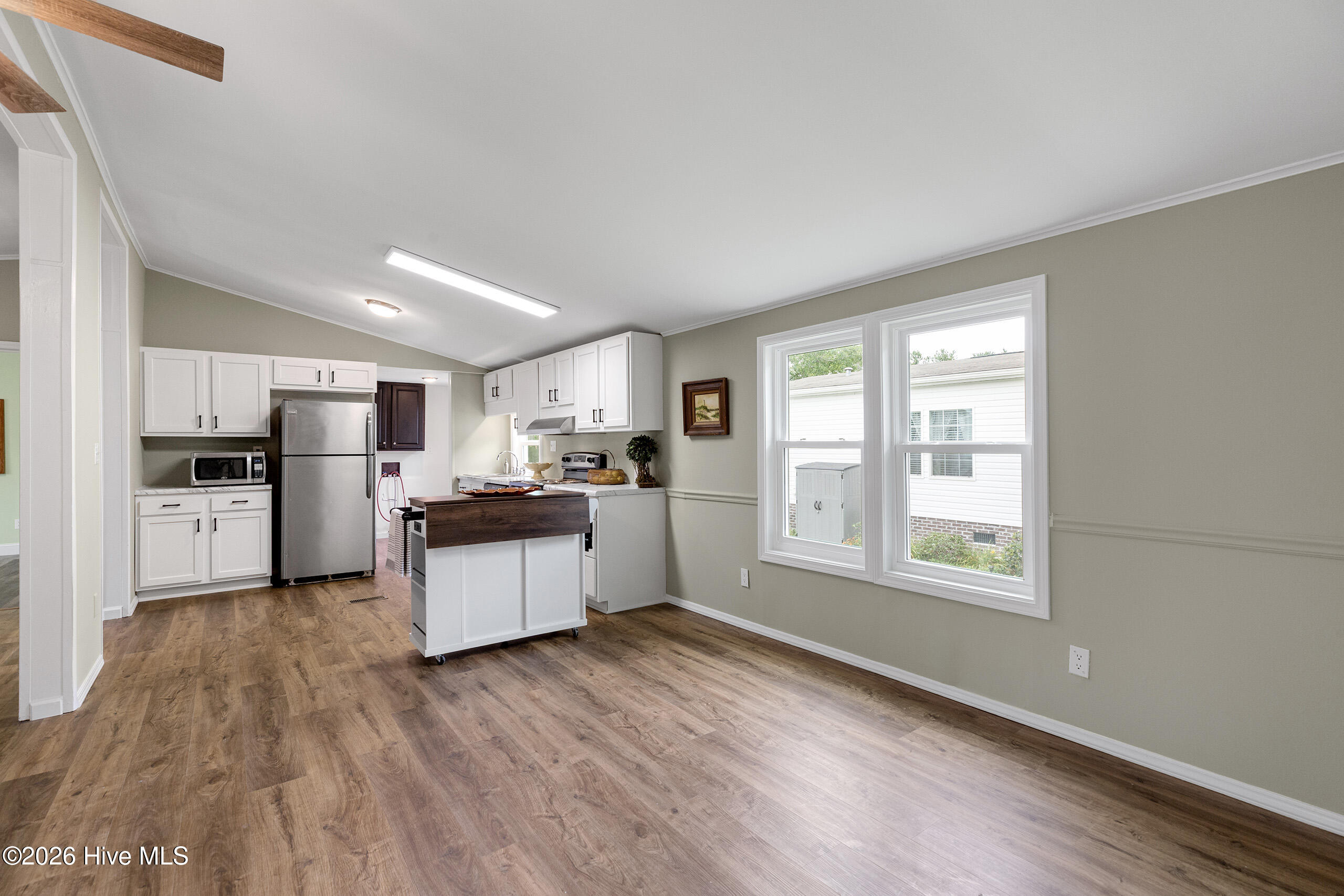 406 Ensign Court Property Photo 17