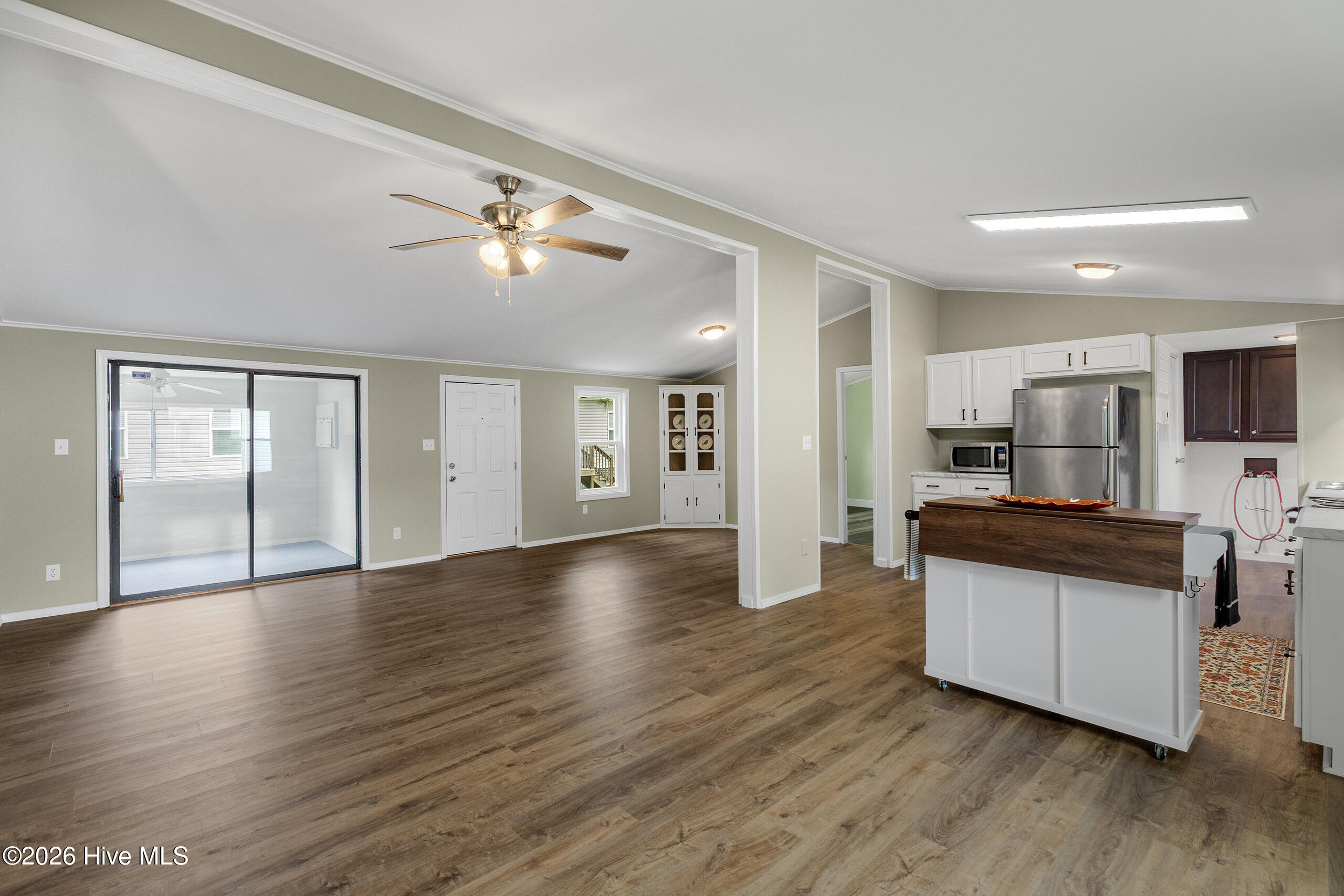 406 Ensign Court Property Photo 18