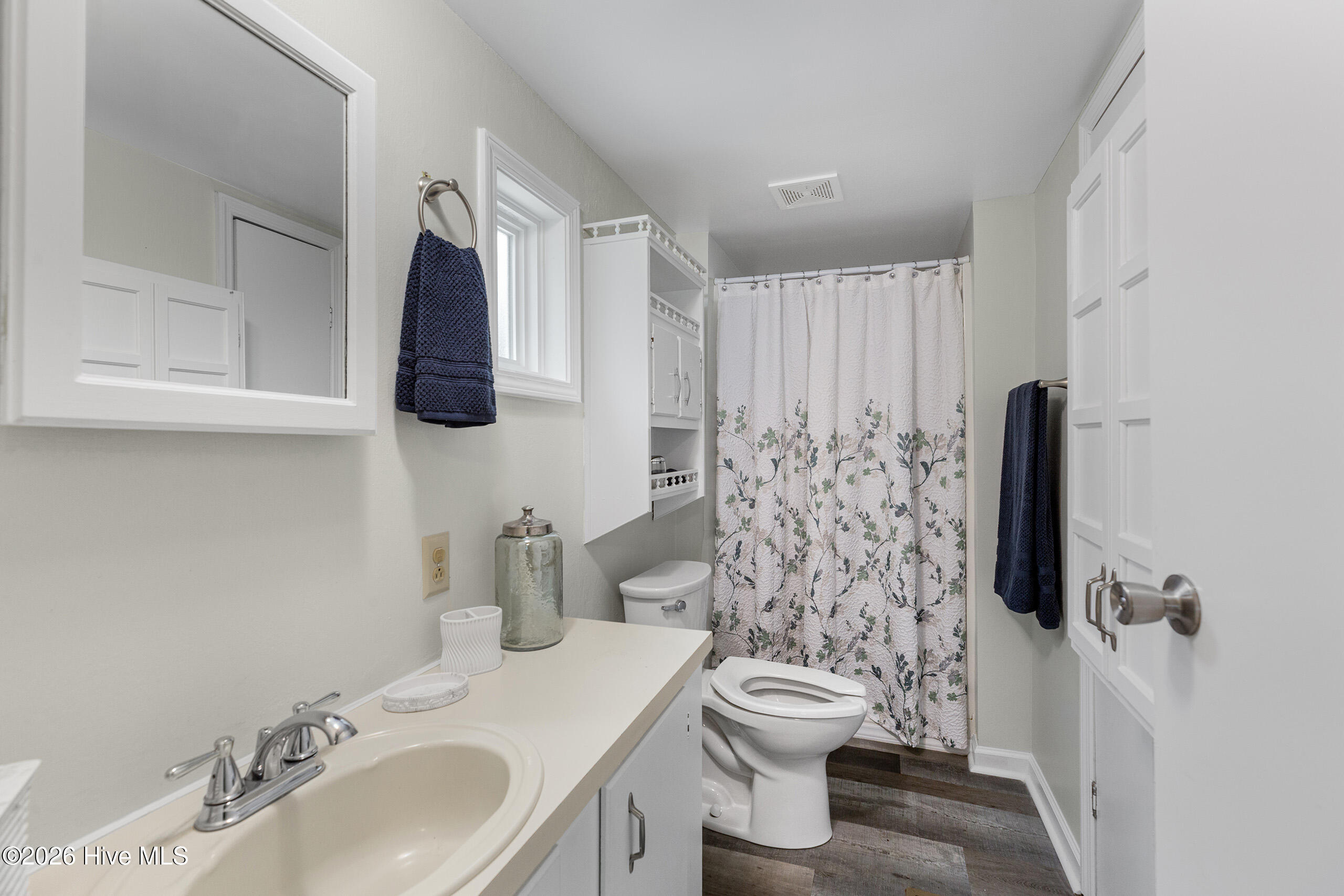 406 Ensign Court Property Photo 22