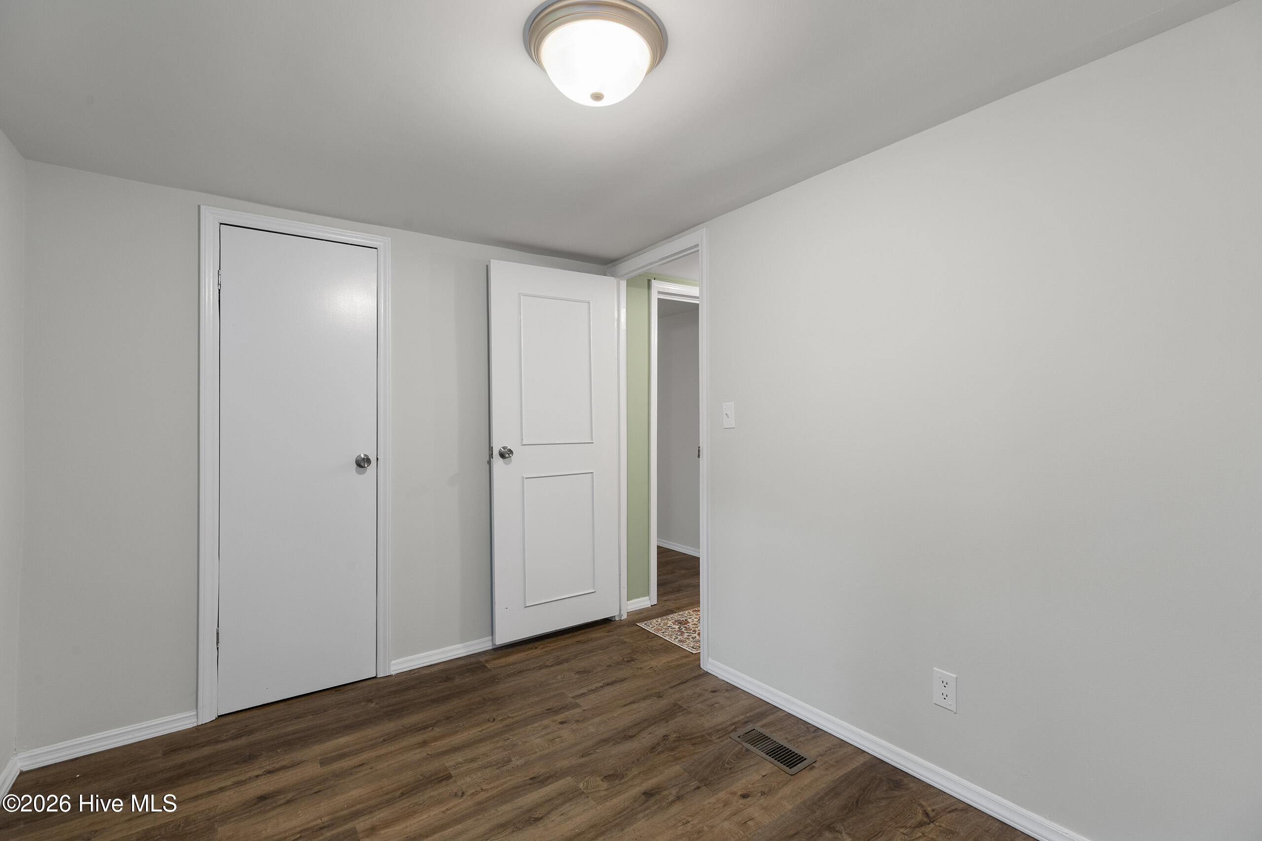 406 Ensign Court Property Photo 26