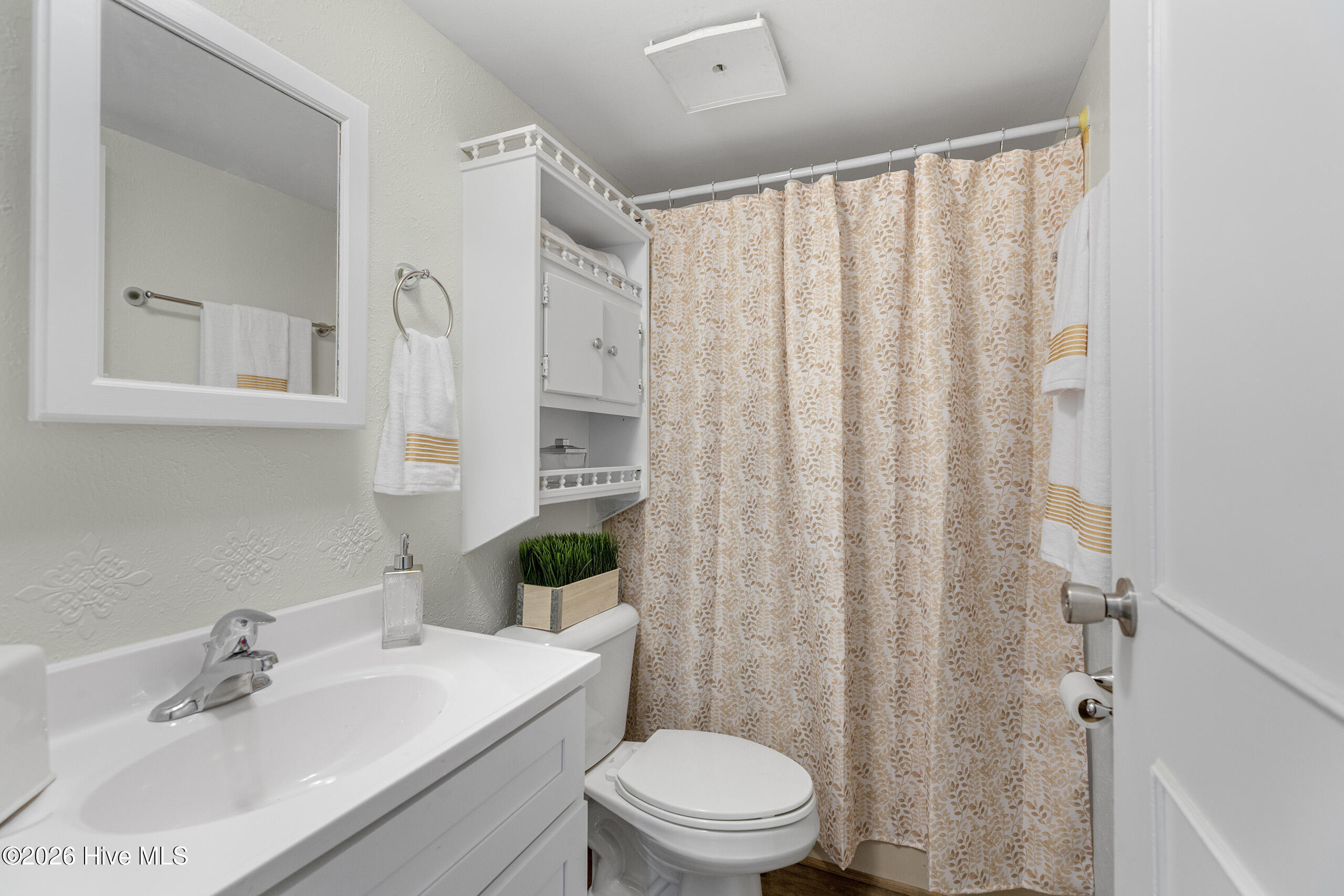 406 Ensign Court Property Photo 27