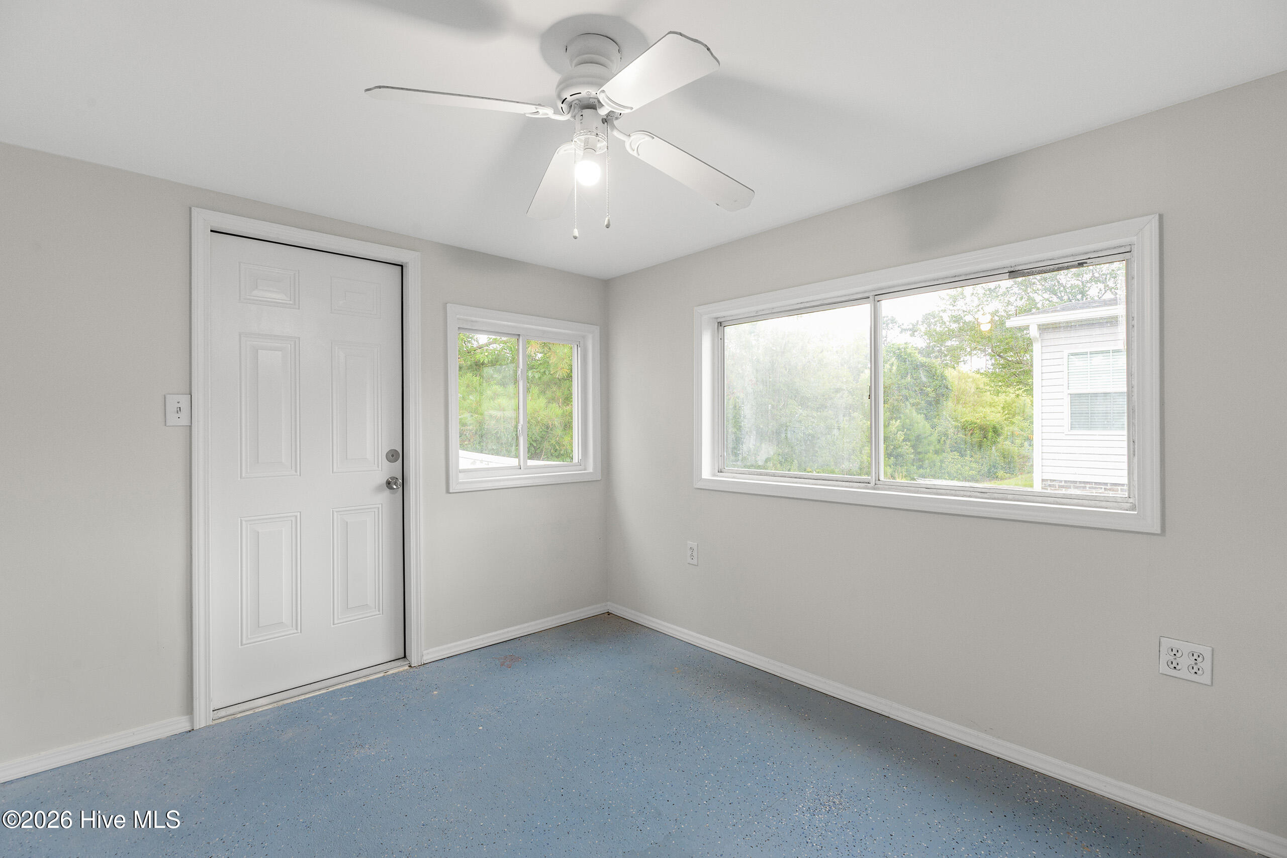 406 Ensign Court Property Photo 28