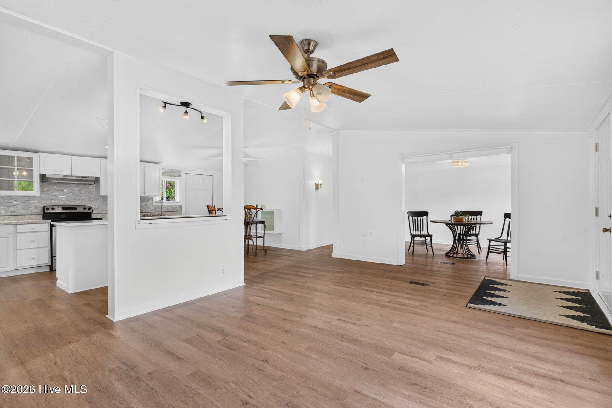 1199 Zack Street Se Property Photo 9