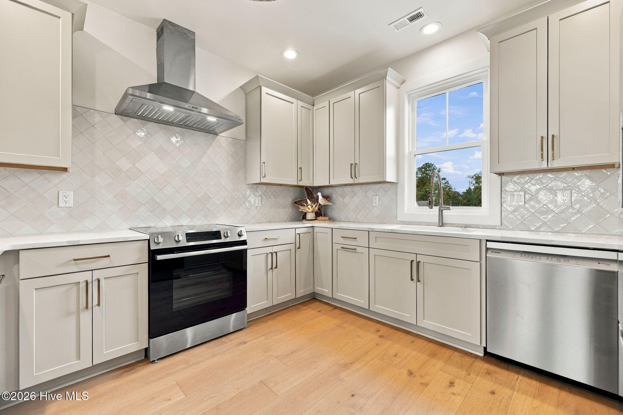 328 Tooley Street Property Photo 25
