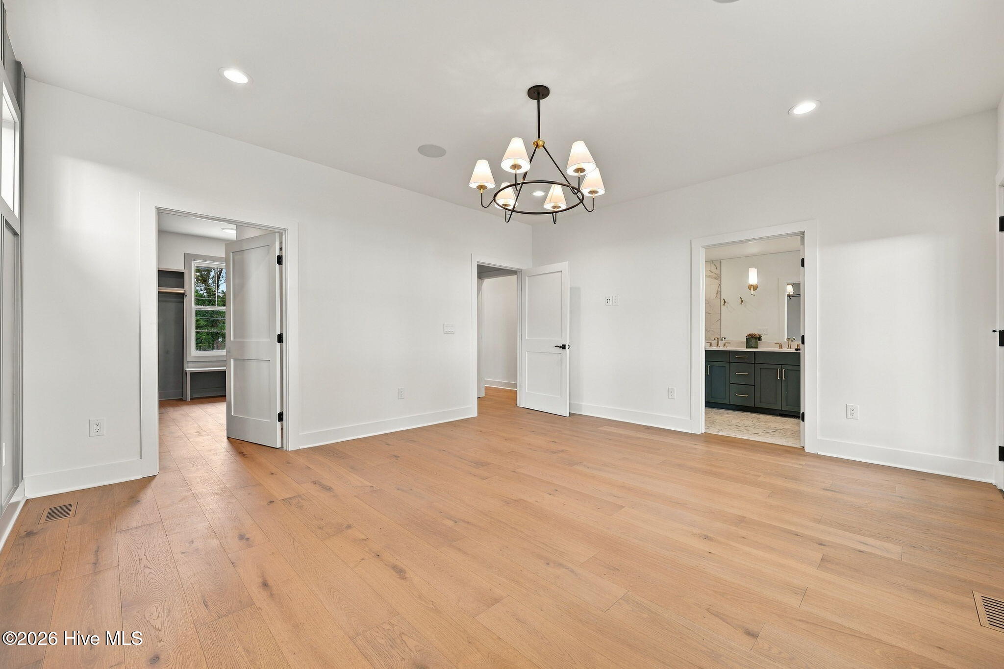 328 Tooley Street Property Photo 33