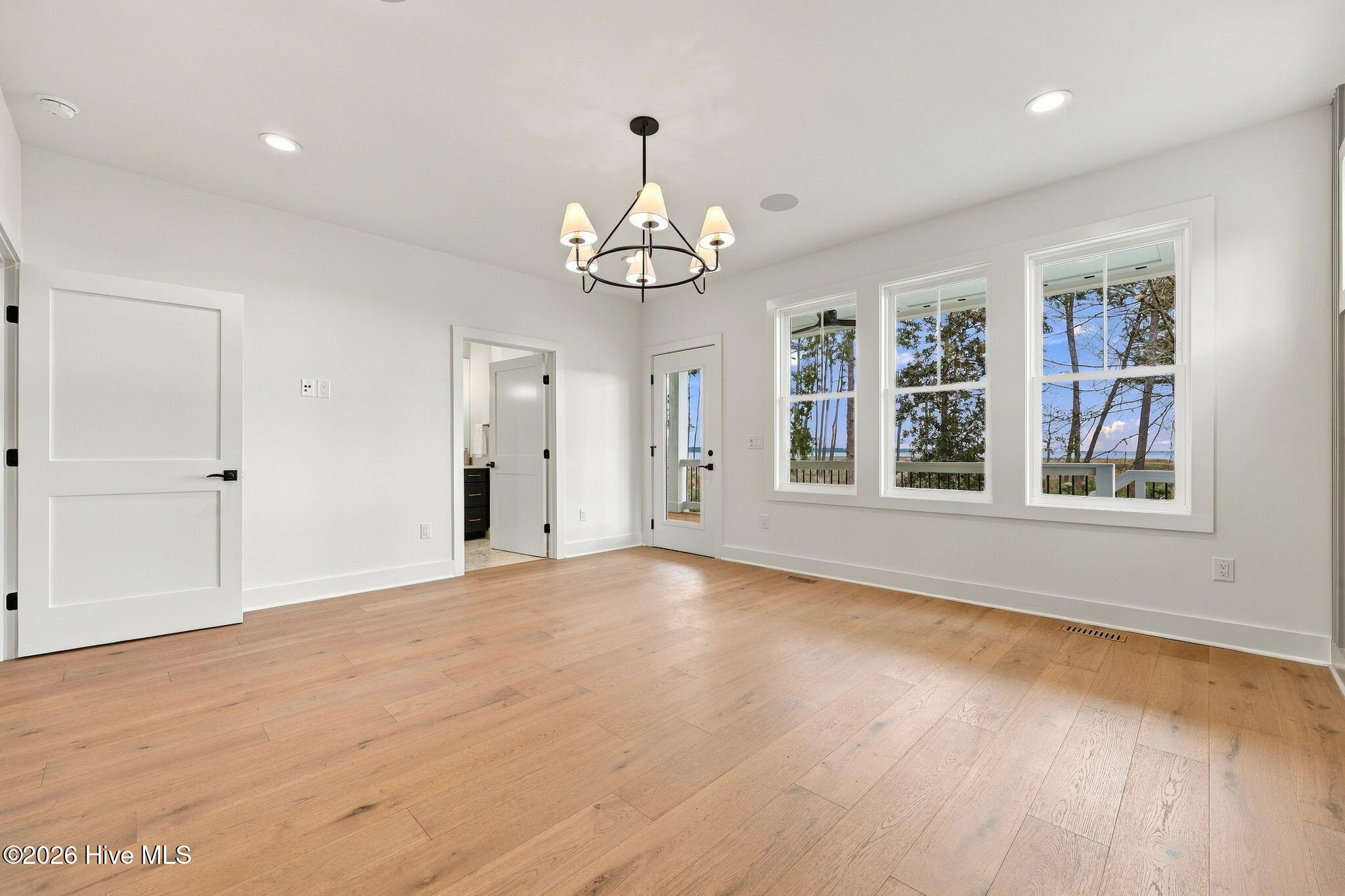 328 Tooley Street Property Photo 34