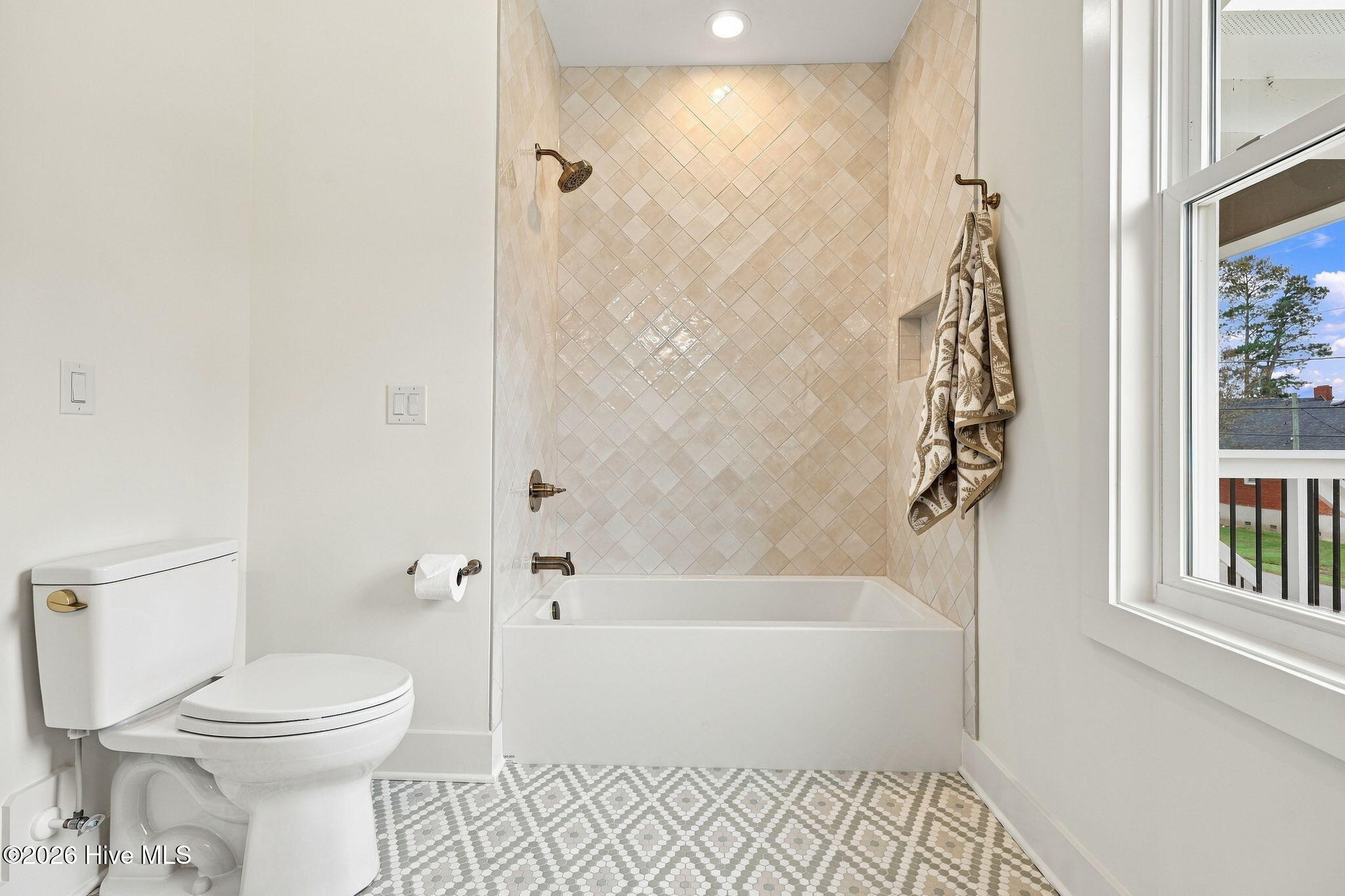 328 Tooley Street Property Photo 45