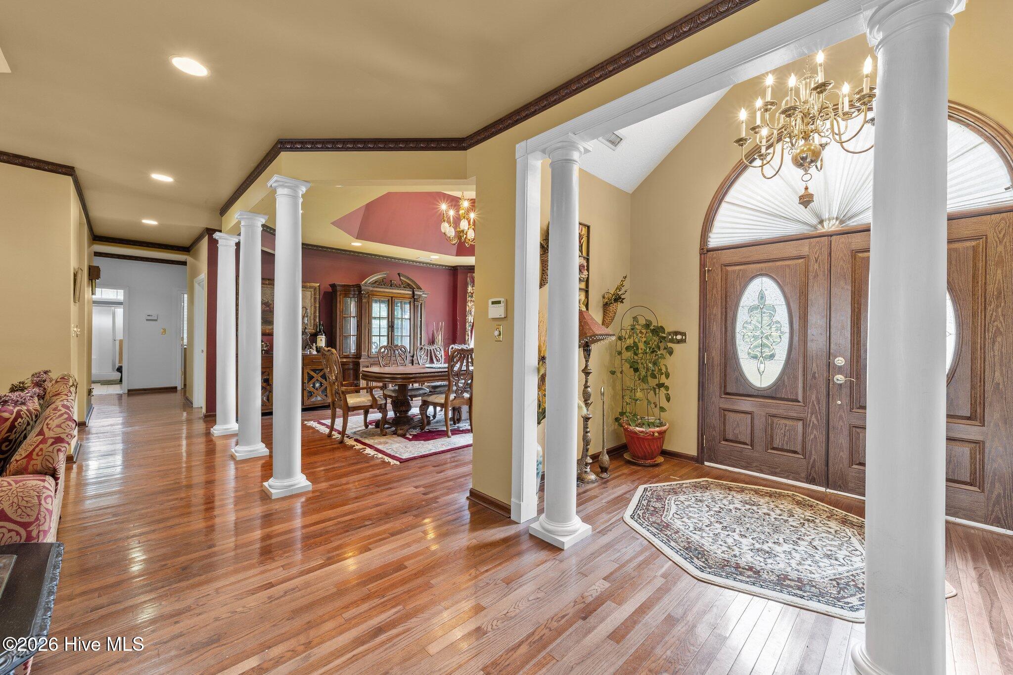 20470 Seven Creeks Highway Property Photo 6