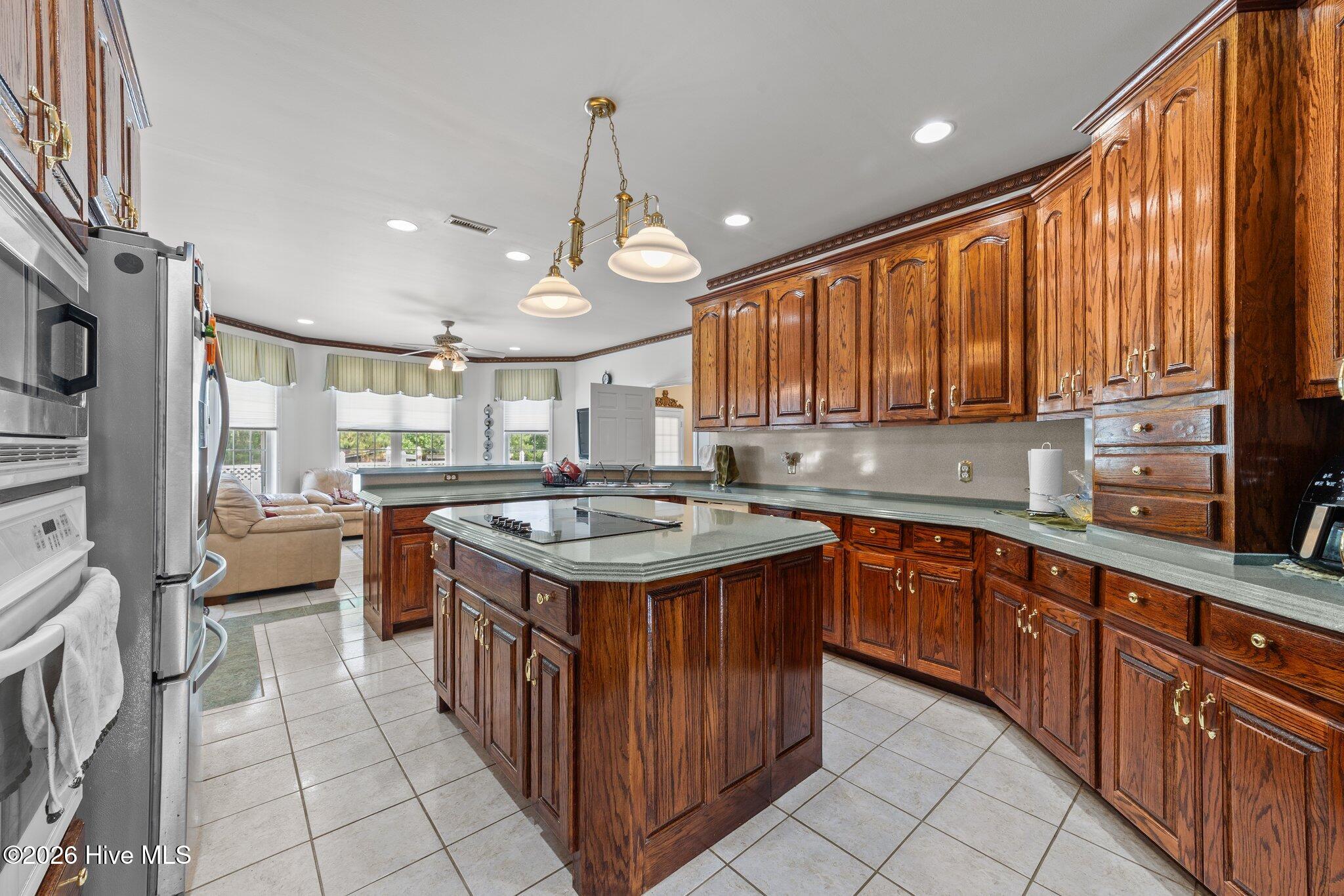 20470 Seven Creeks Highway Property Photo 21