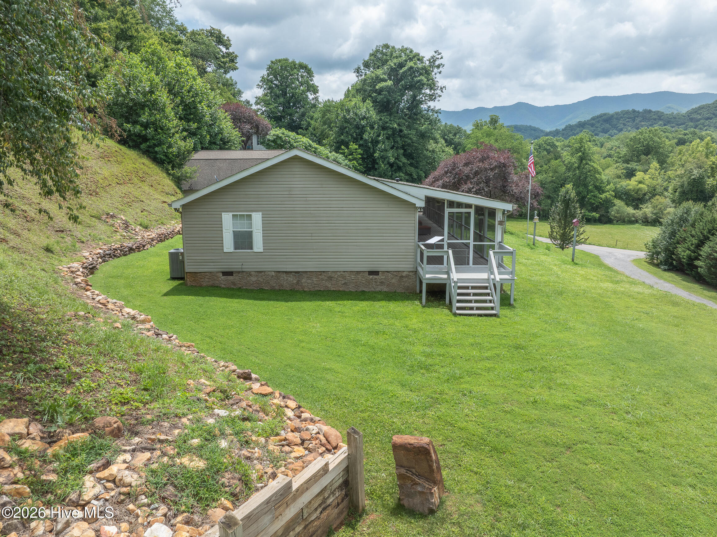 4122 Fairview Road Property Photo 3