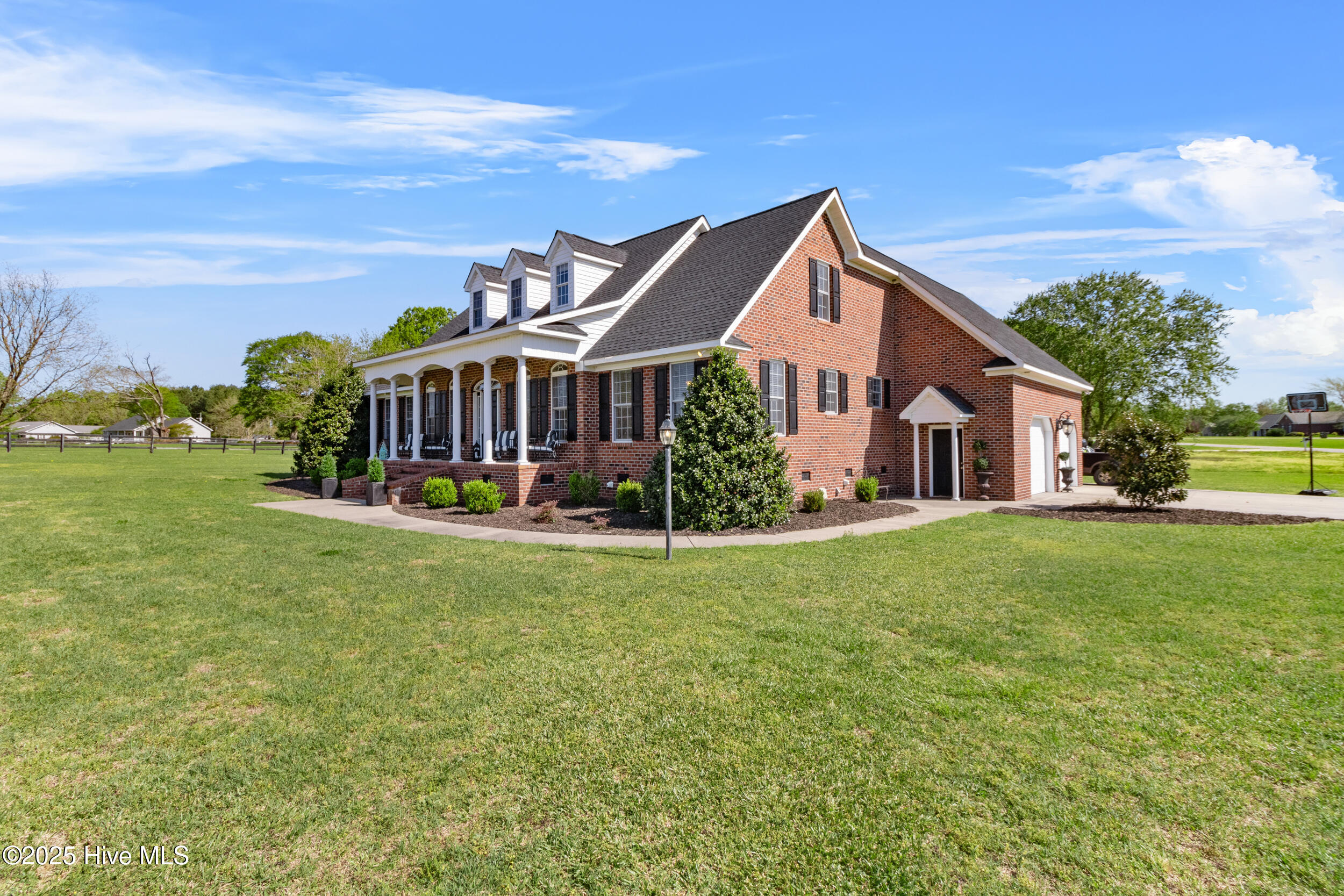 103 Arabian Circle Property Photo 6