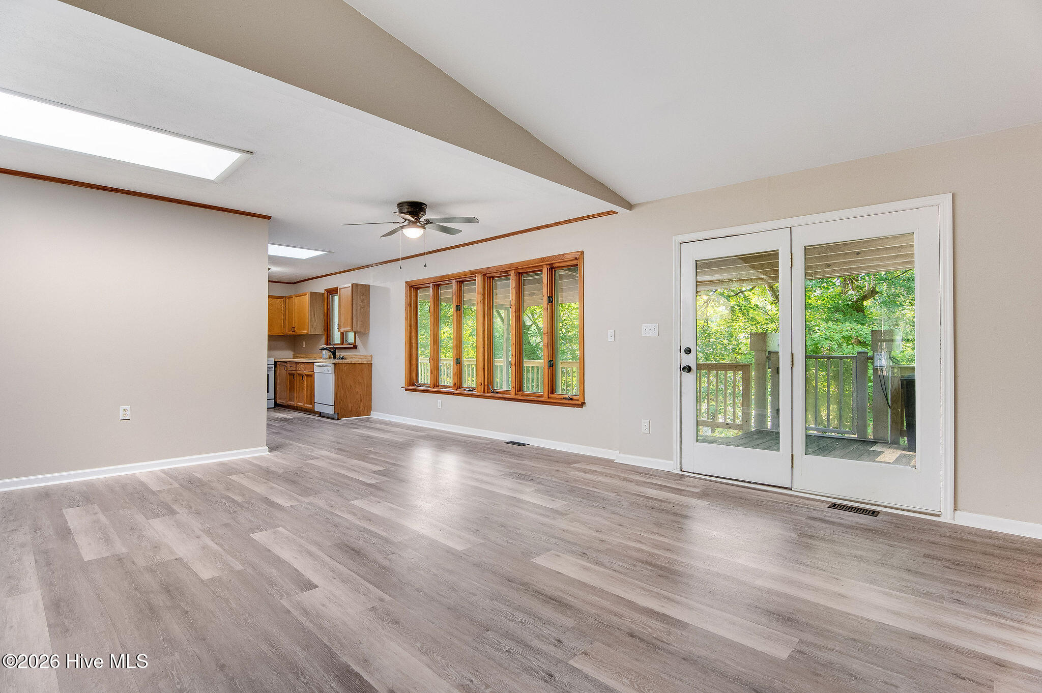 105 Whitestocking Ext Property Photo 15
