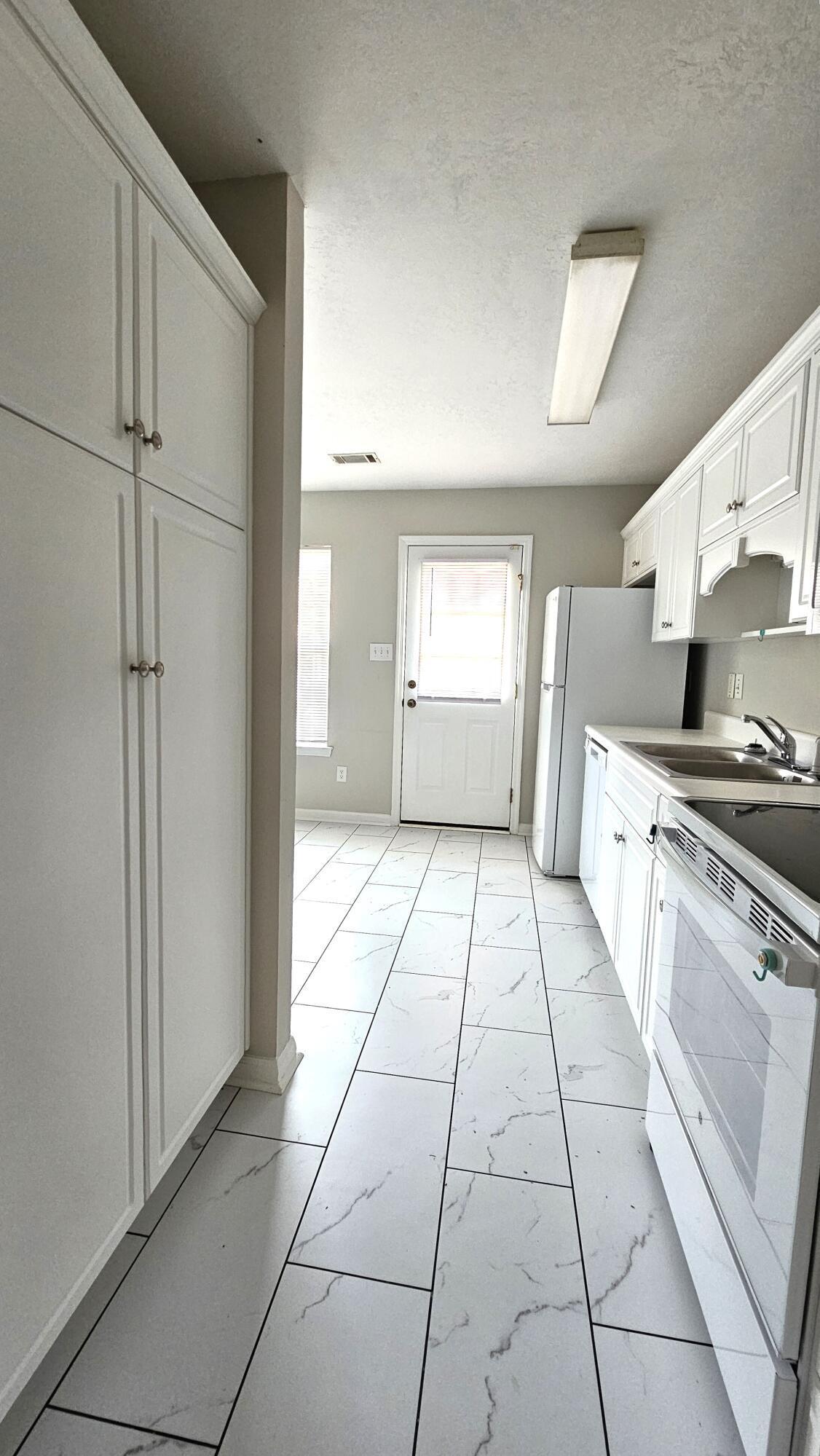 340 Greendale Place Property Photo 4