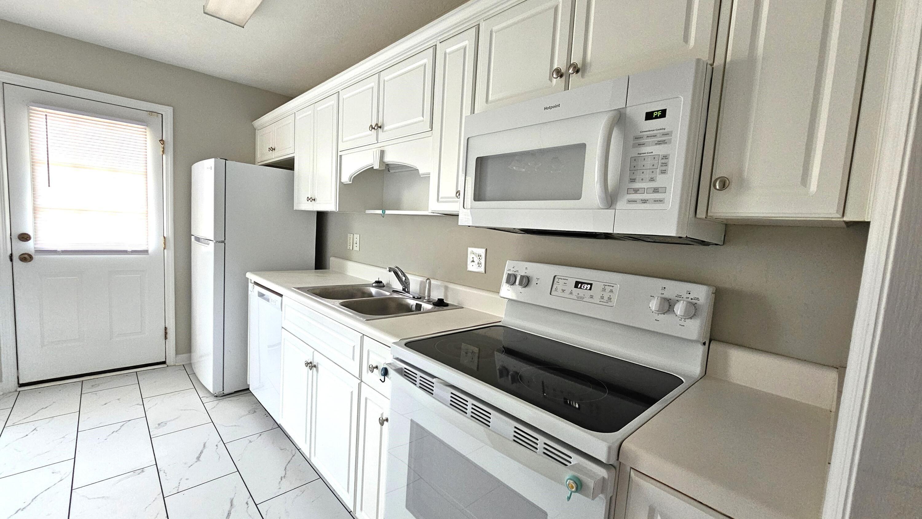 340 Greendale Place Property Photo 5