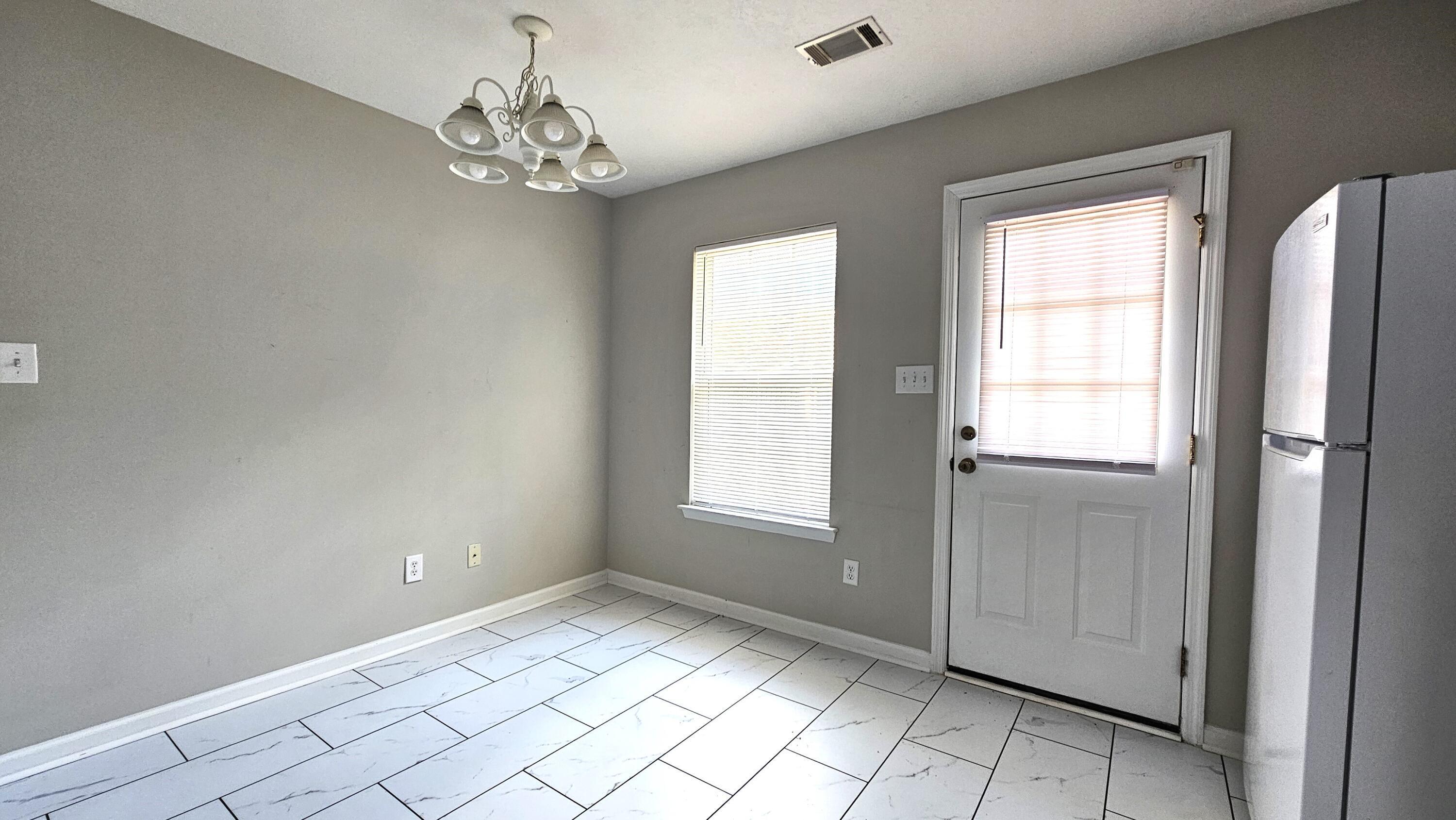 340 Greendale Place Property Photo 6