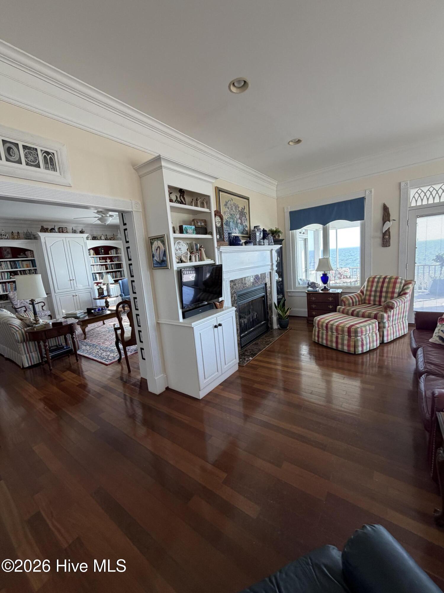 408 Bay Point Drive Property Photo 8
