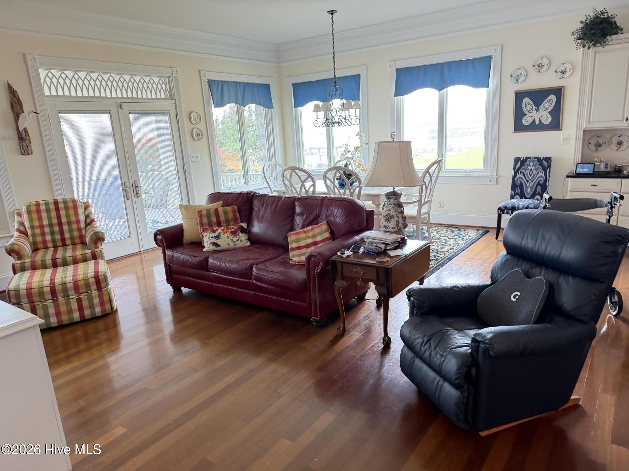 408 Bay Point Drive Property Photo 9