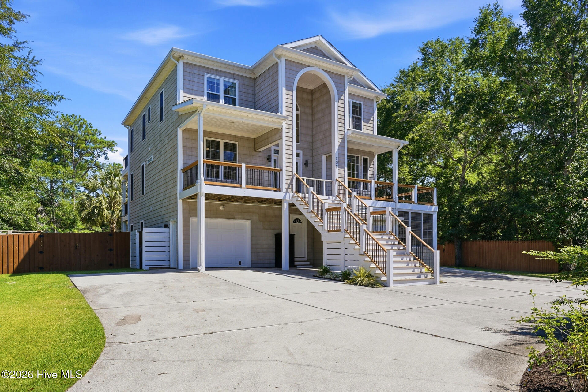 107 River Court Property Photo 3