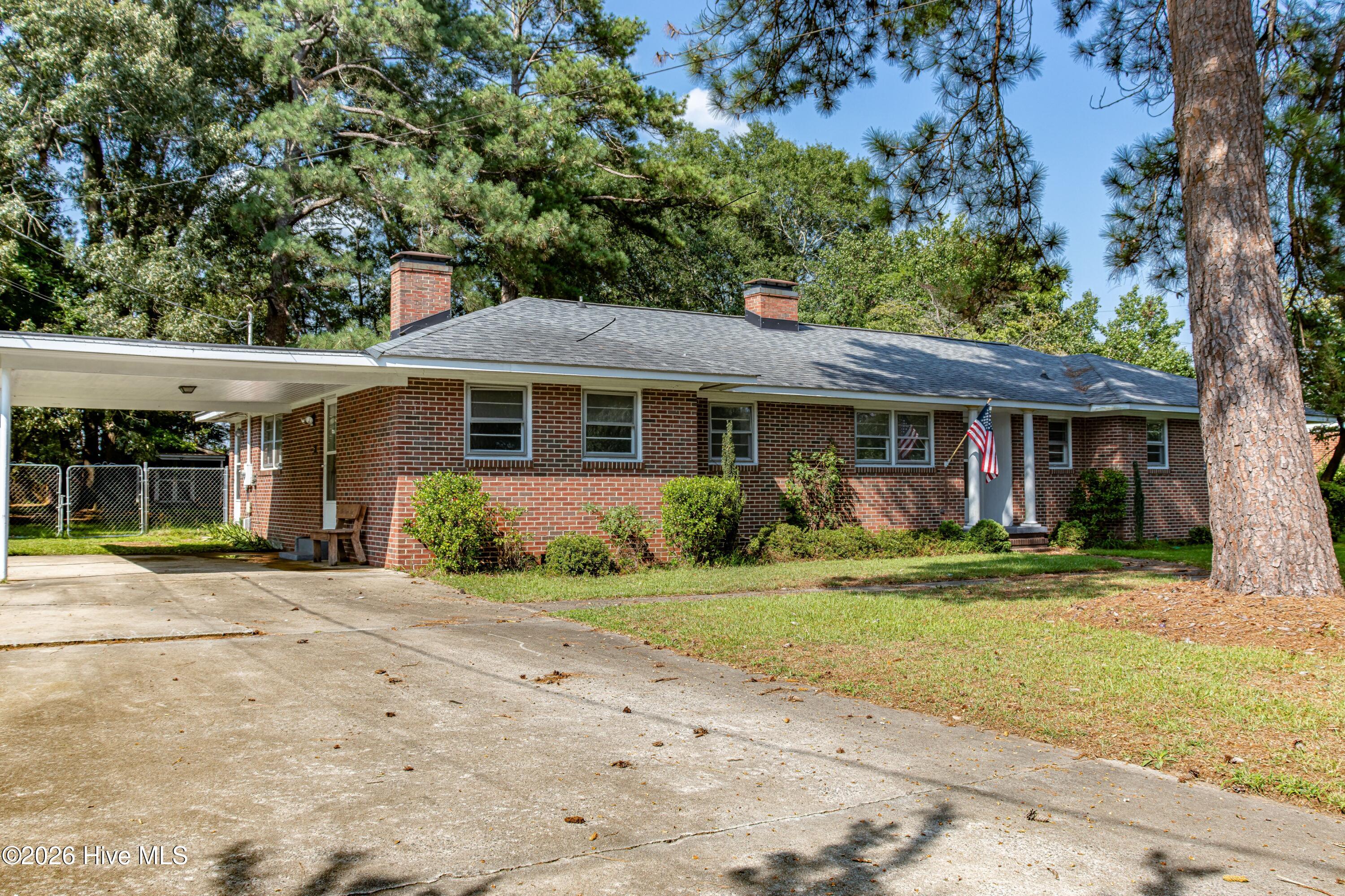 807 E Holly Street Property Photo 2