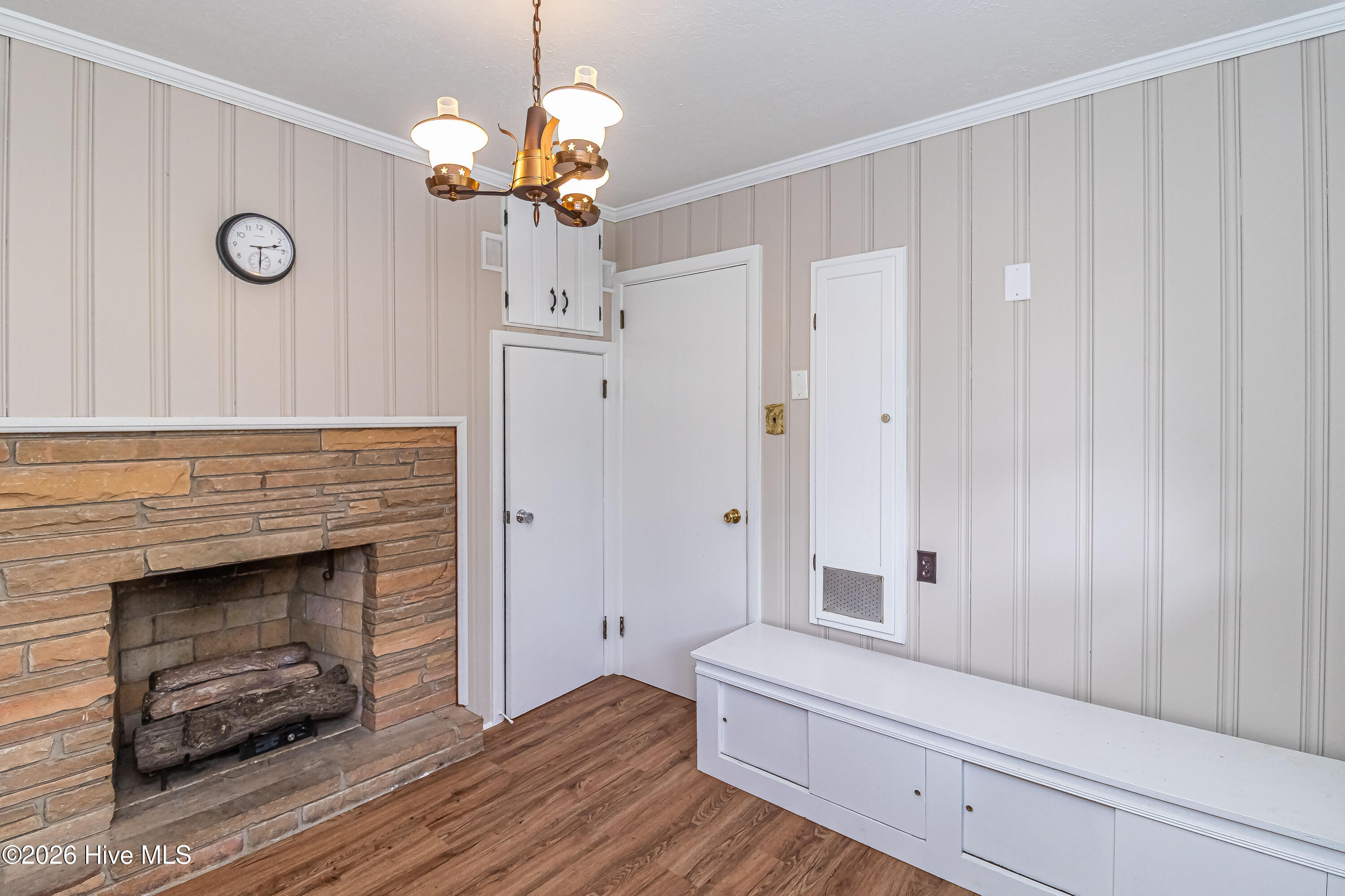 807 E Holly Street Property Photo 14