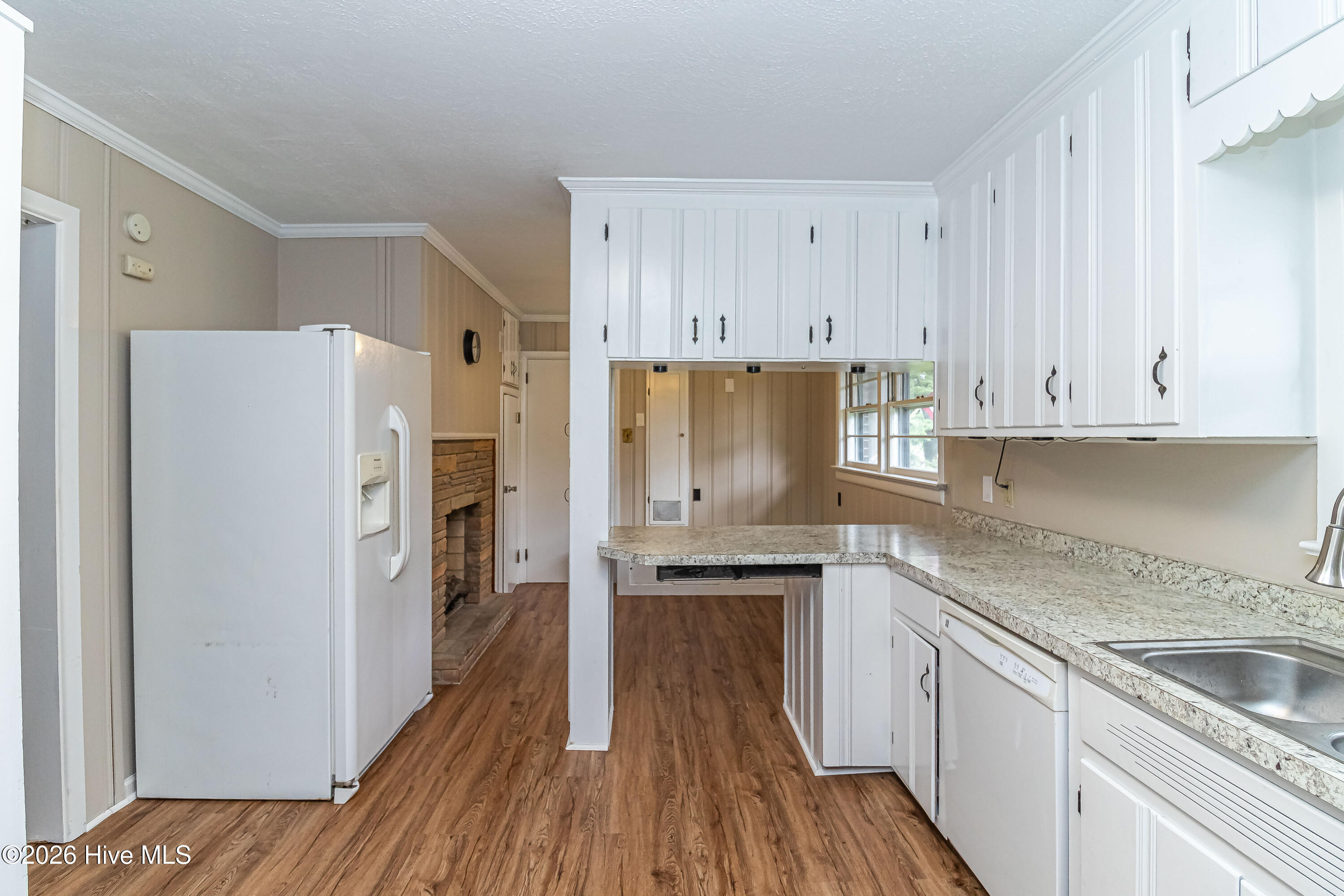 807 E Holly Street Property Photo 17