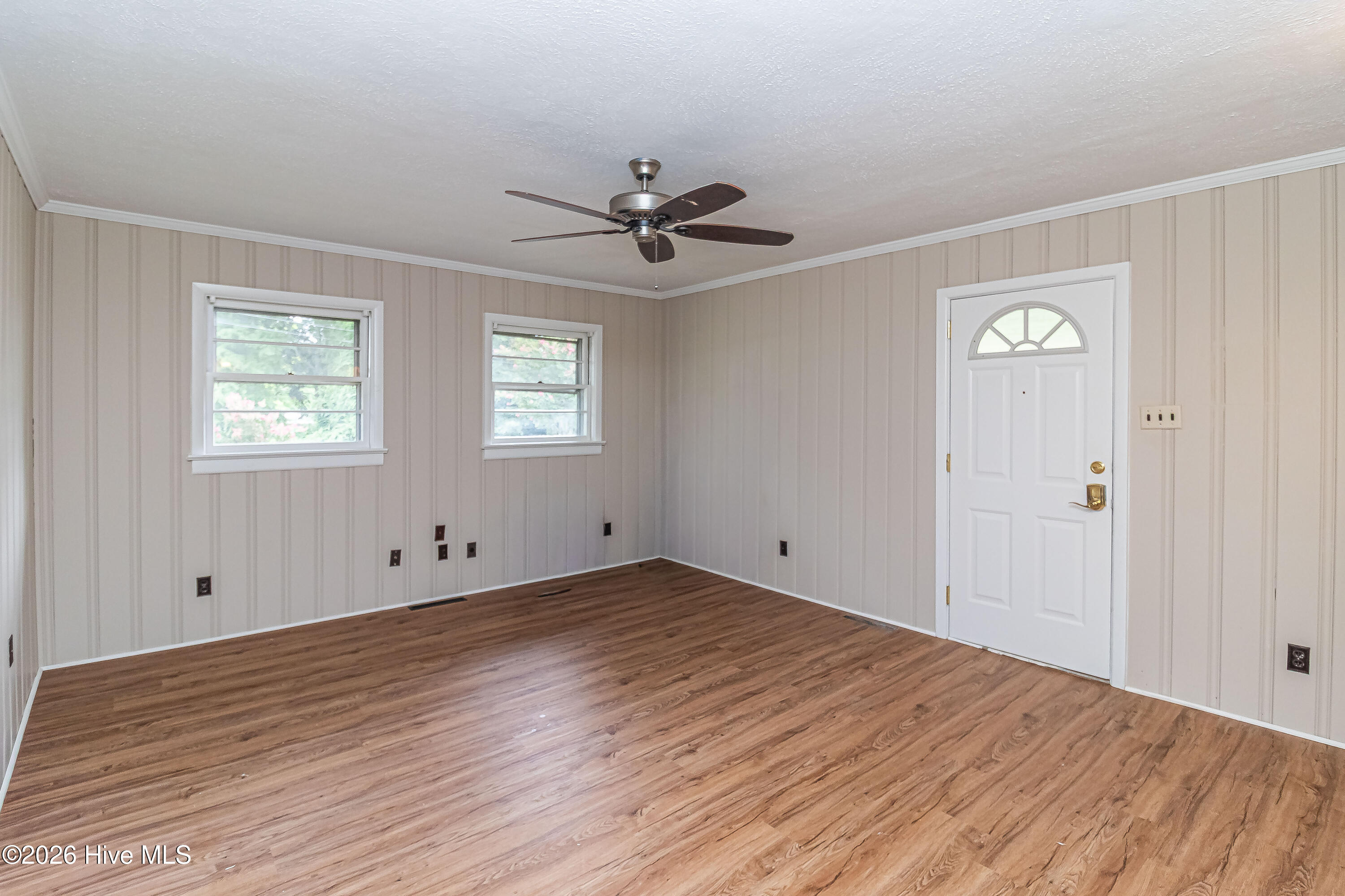 807 E Holly Street Property Photo 23