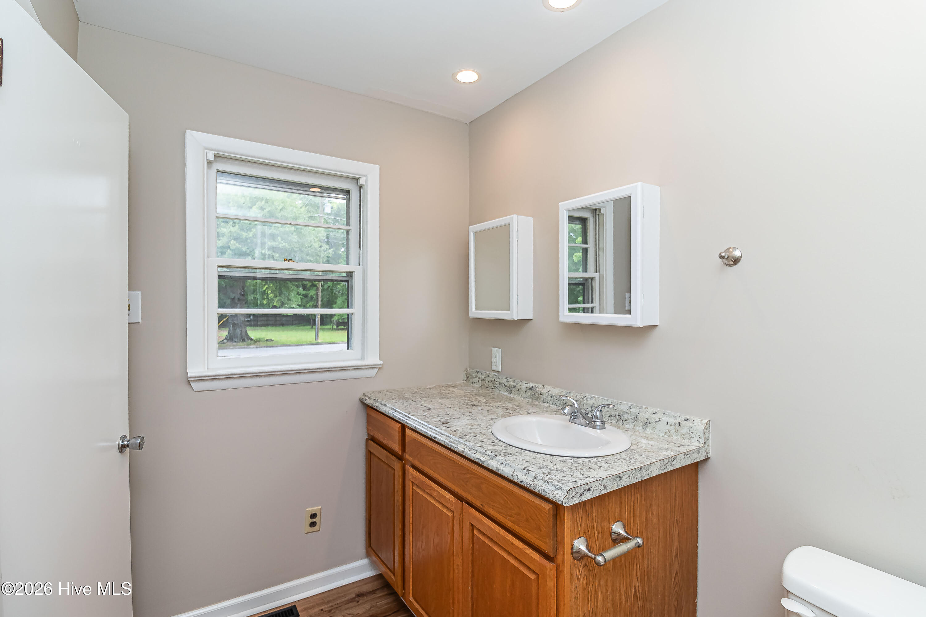 807 E Holly Street Property Photo 41