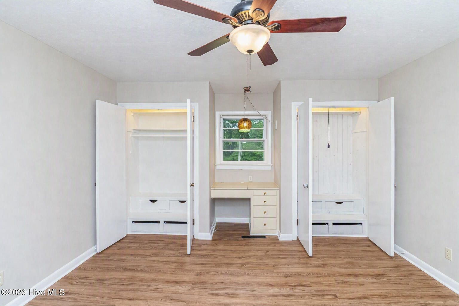 807 E Holly Street Property Photo 43