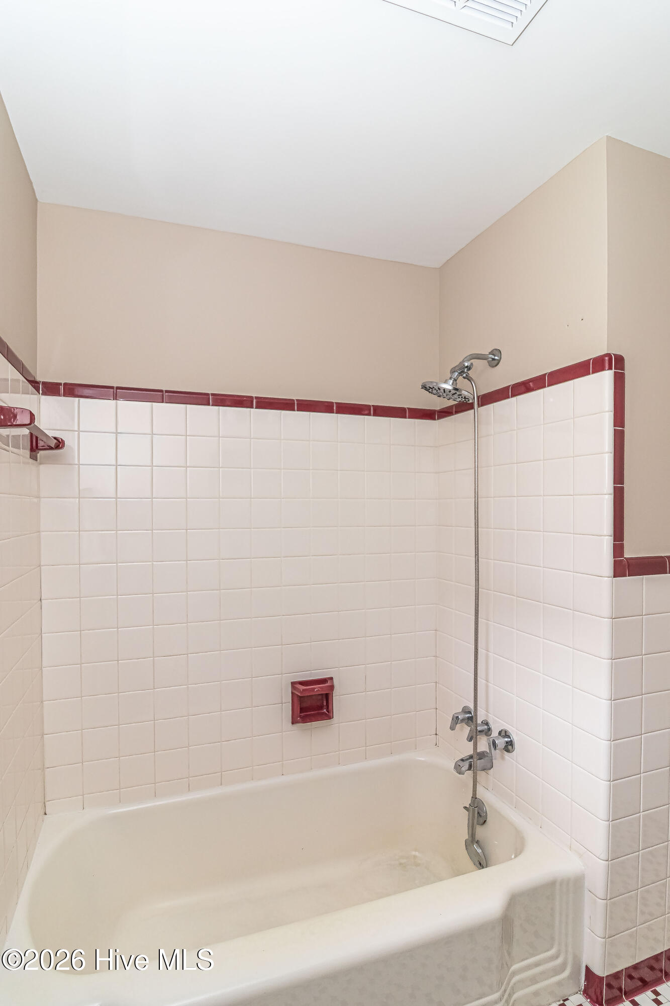 807 E Holly Street Property Photo 49