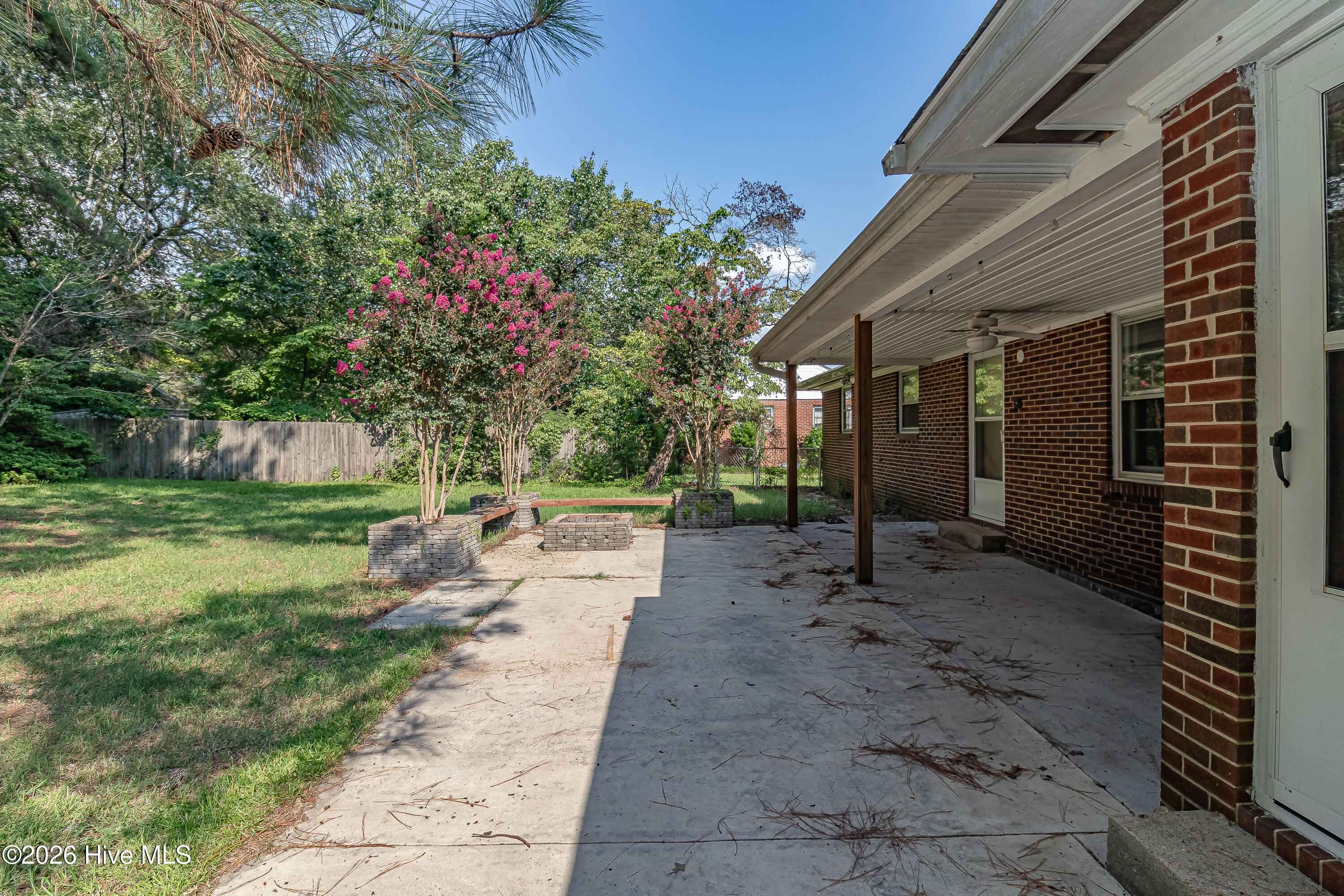 807 E Holly Street Property Photo 53