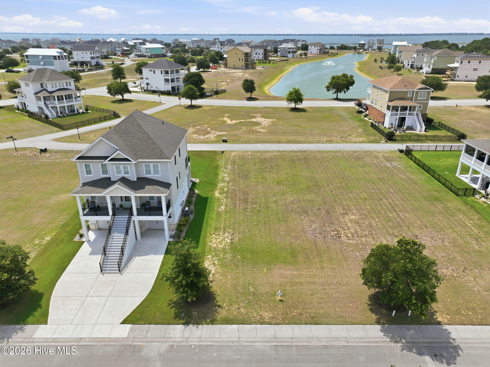 211 210 Colleton Square Property Photo 2