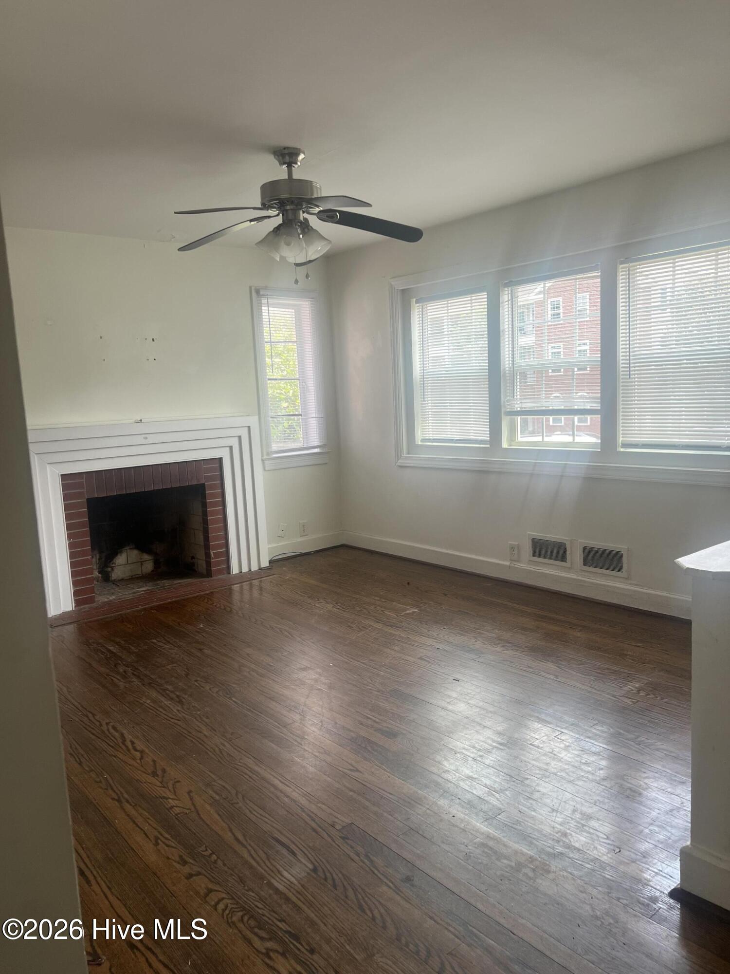 609 E 11th Street Property Photo 2