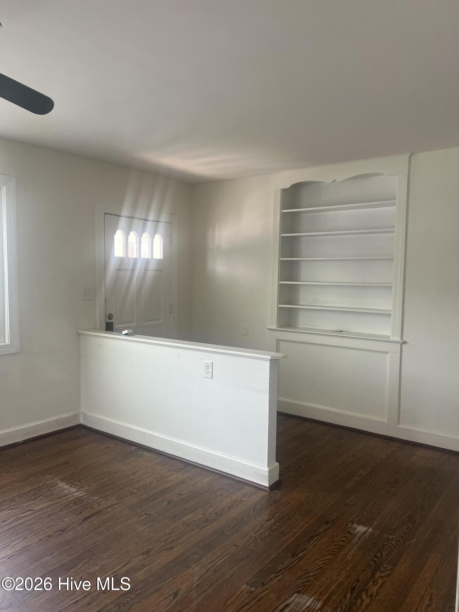 609 E 11th Street Property Photo 4