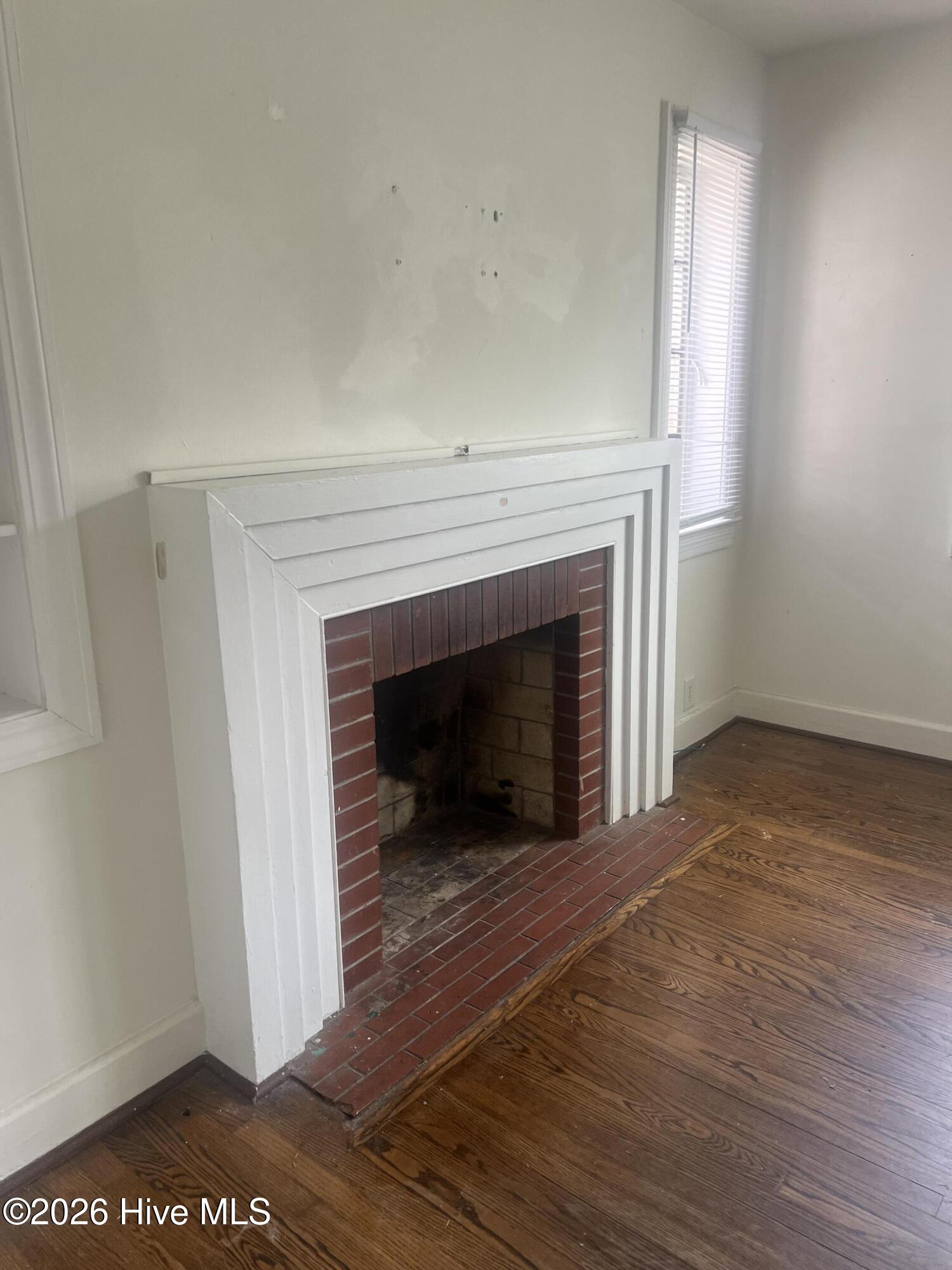 609 E 11th Street Property Photo 5
