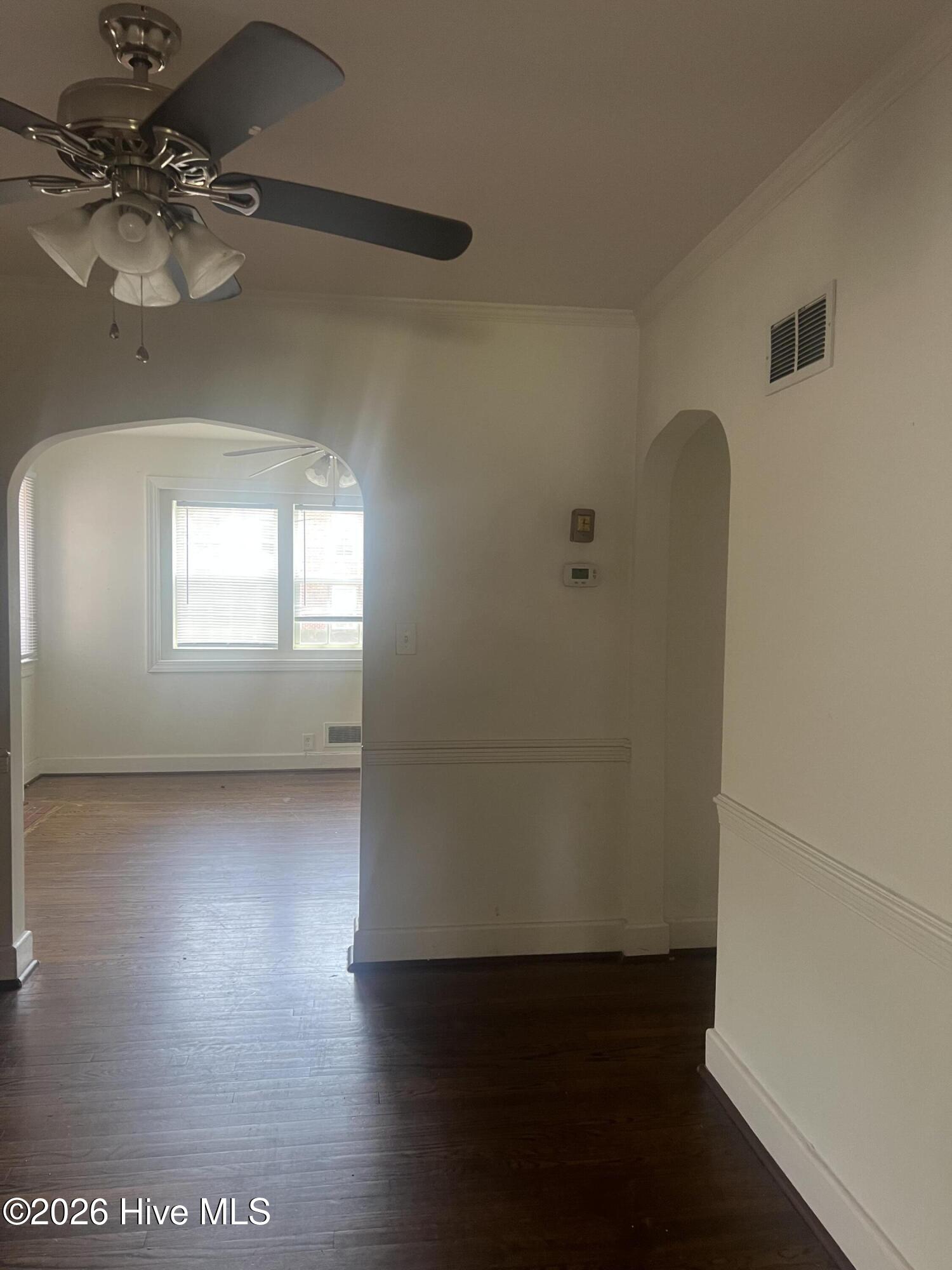 609 E 11th Street Property Photo 9