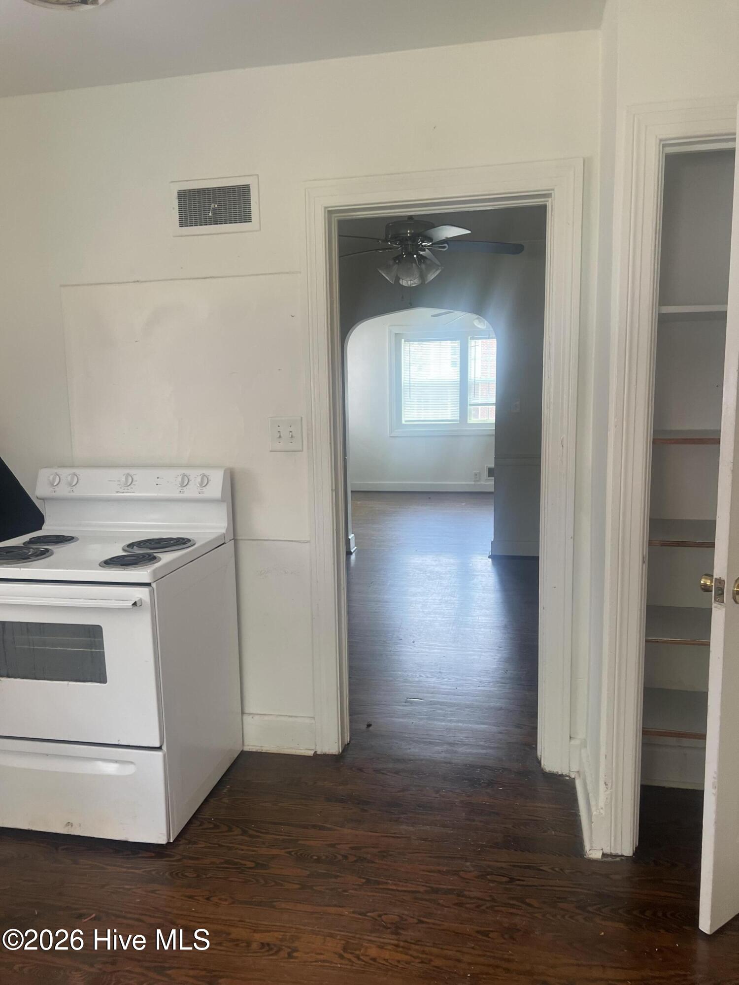 609 E 11th Street Property Photo 14