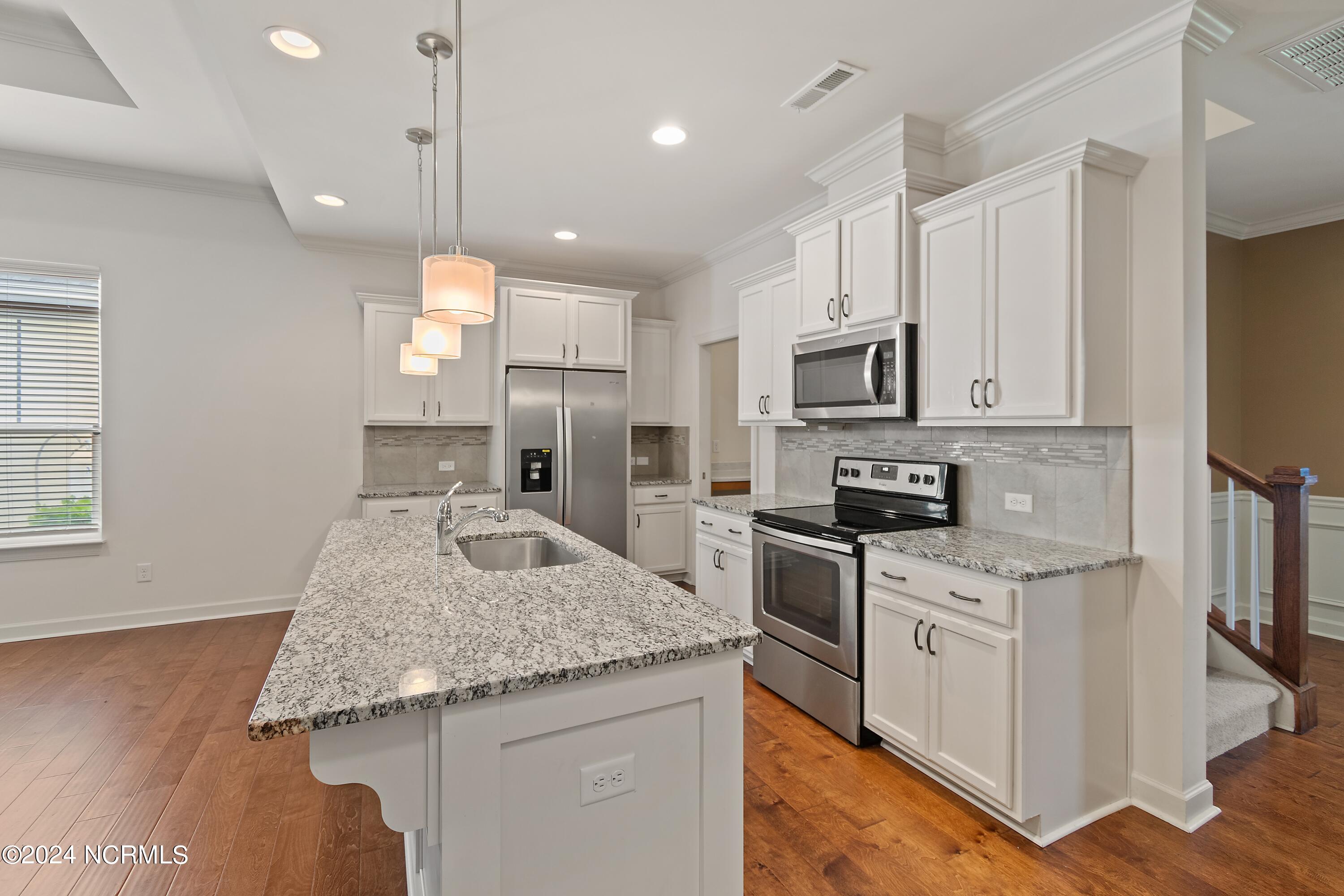 3219 Bay Winds Drive Property Photo 4