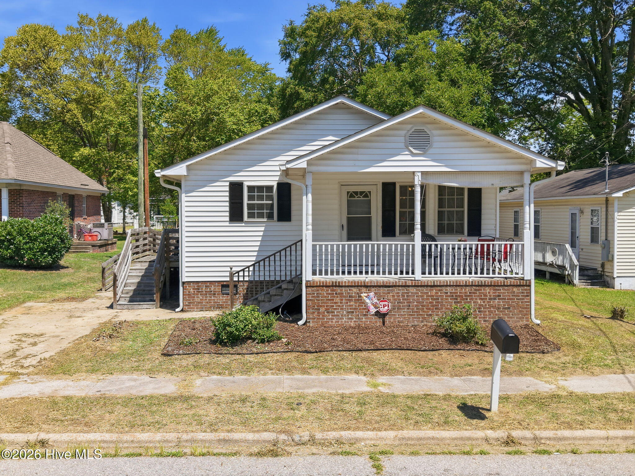 810 E Saint John Street Property Photo 1