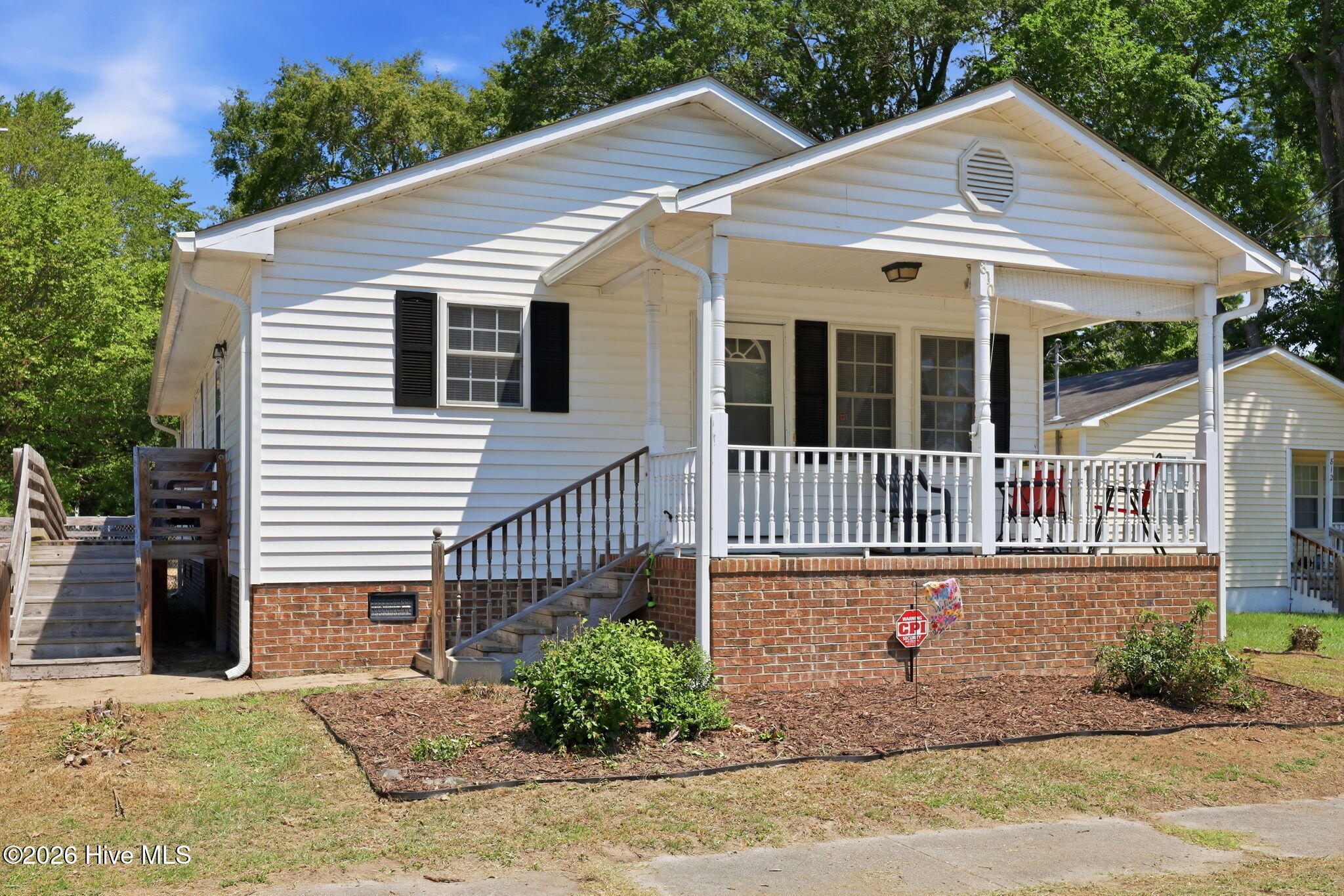 810 E Saint John Street Property Photo 2