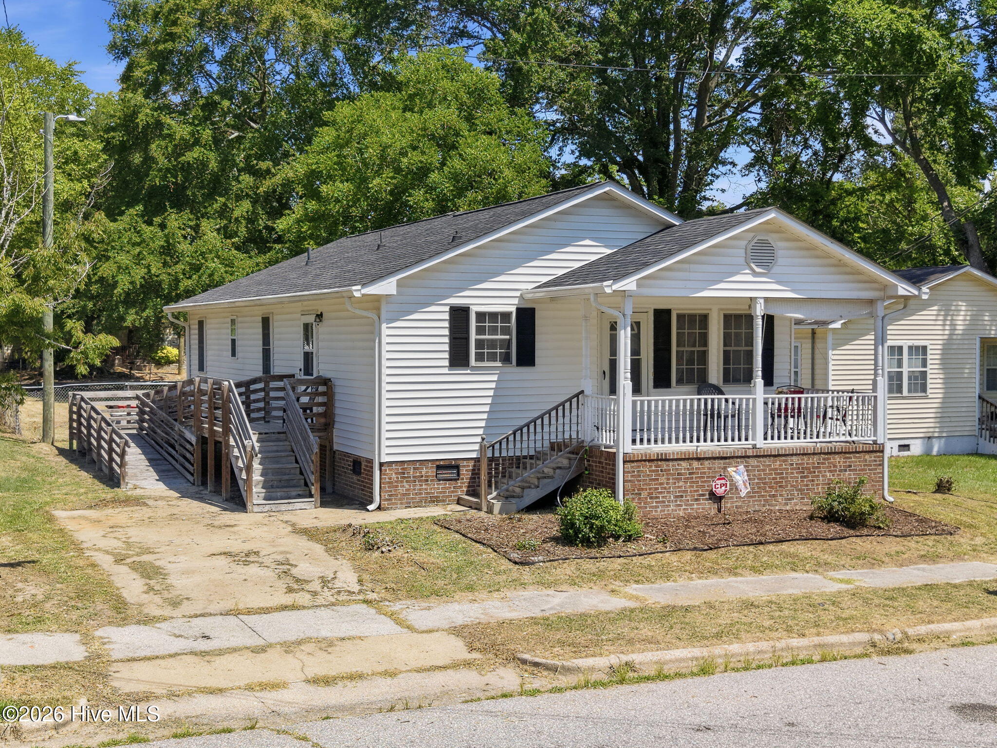 810 E Saint John Street Property Photo 3