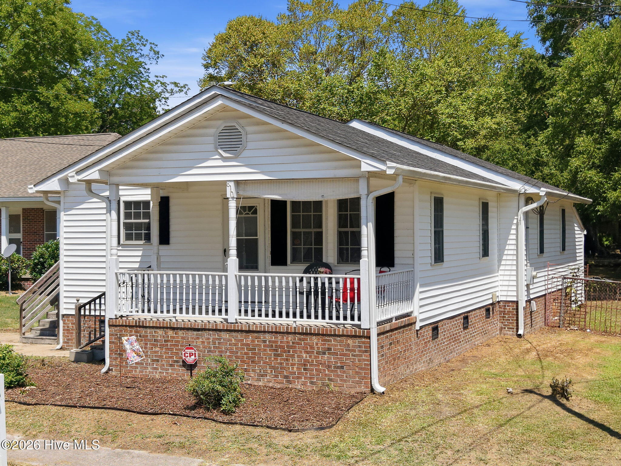 810 E Saint John Street Property Photo 4
