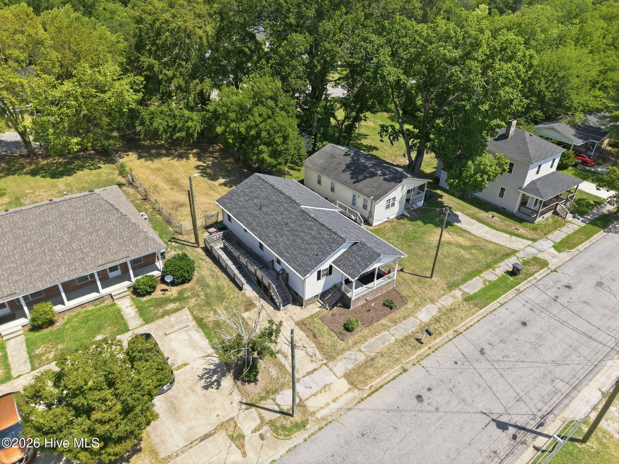 810 E Saint John Street Property Photo 7